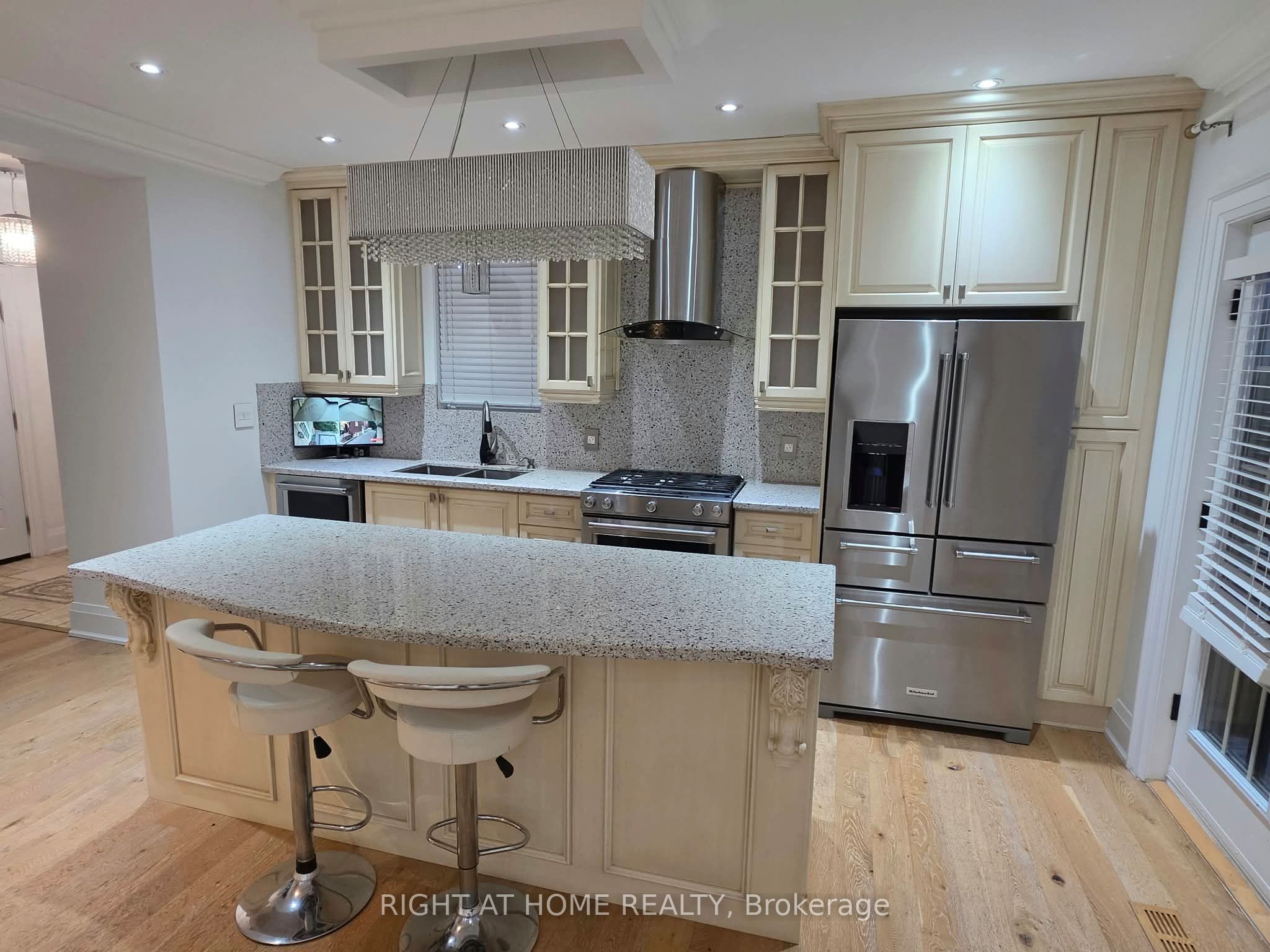 154 Davisville Avenue, Toronto, ON M4S 1E8 photo 5