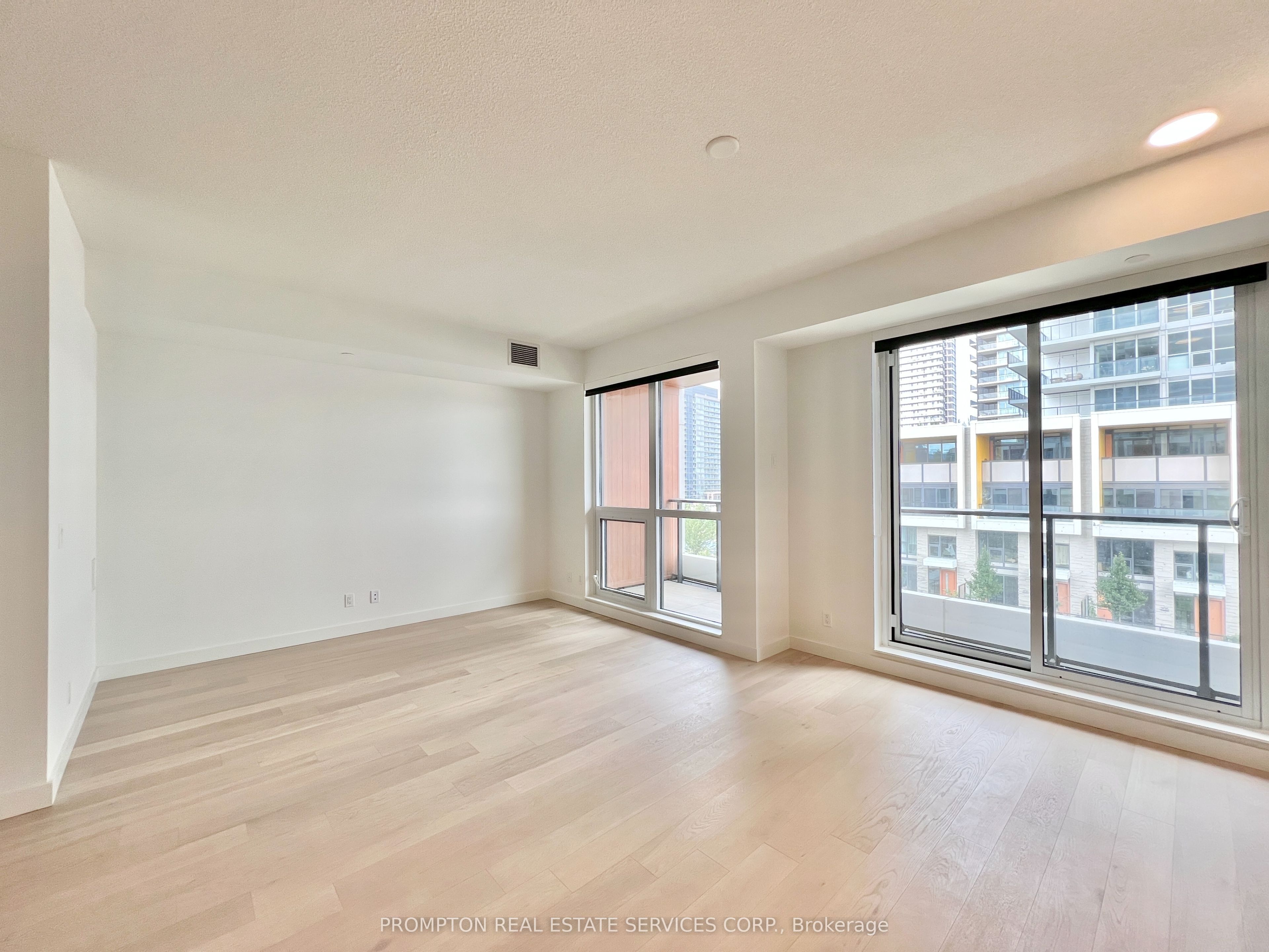 27 McMahon Drive V316, Toronto, ON M2K 0J2 photo 2