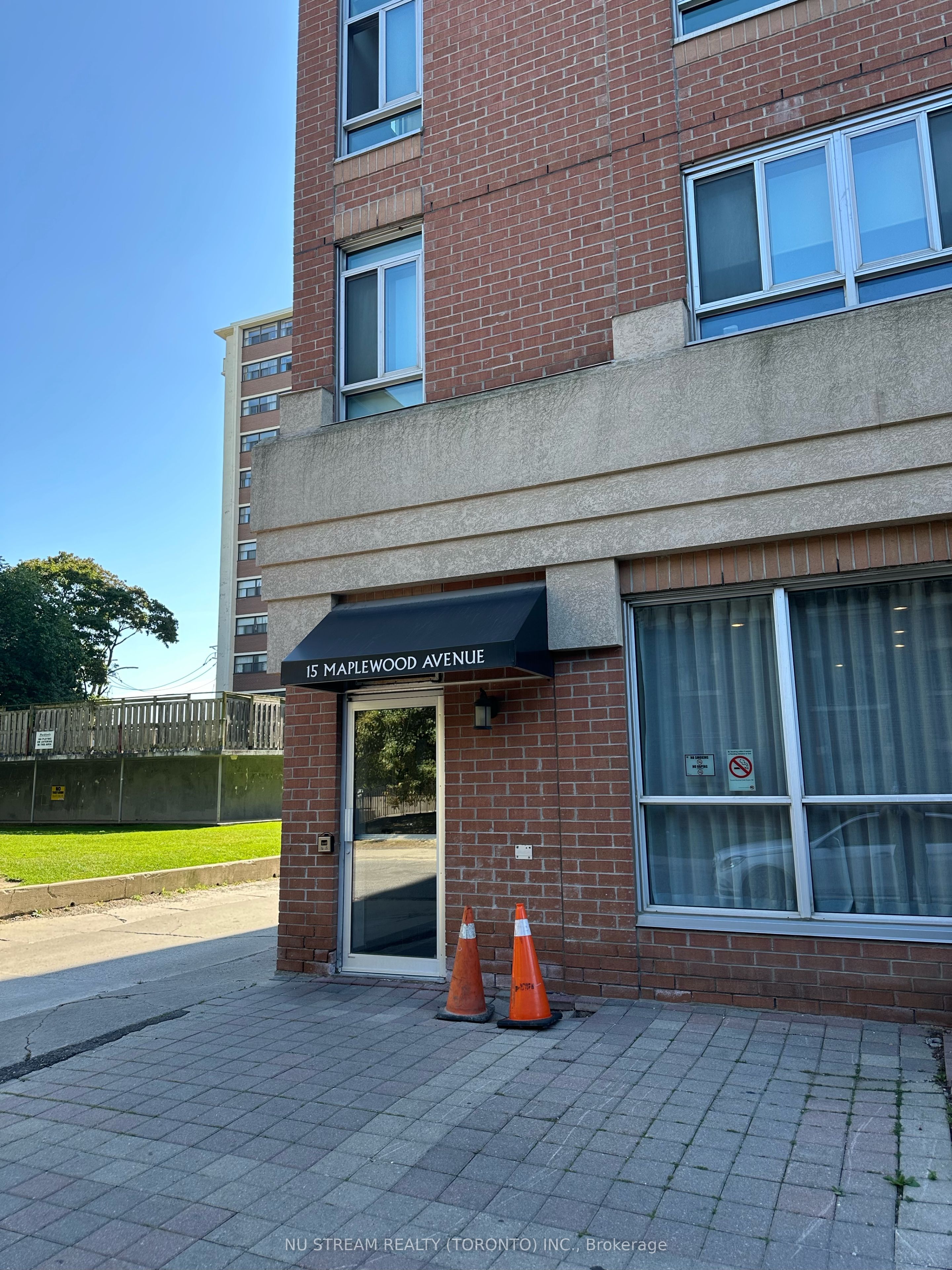 15 Maplewood Avenue 910, Toronto, ON M6C 4B4 photo 2