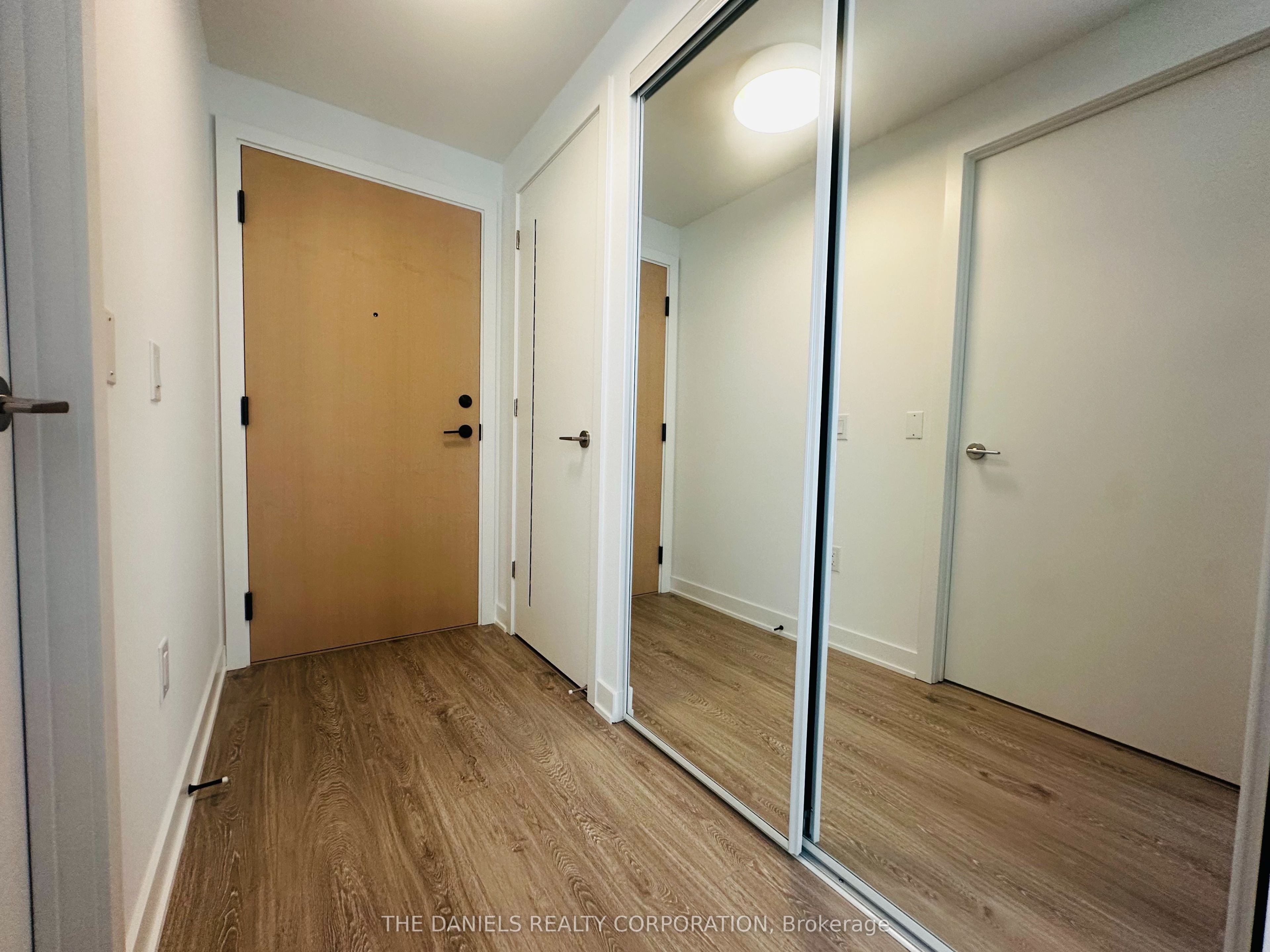 30 Dreamers Way 568, Toronto, ON M5A 0Y7 photo 5
