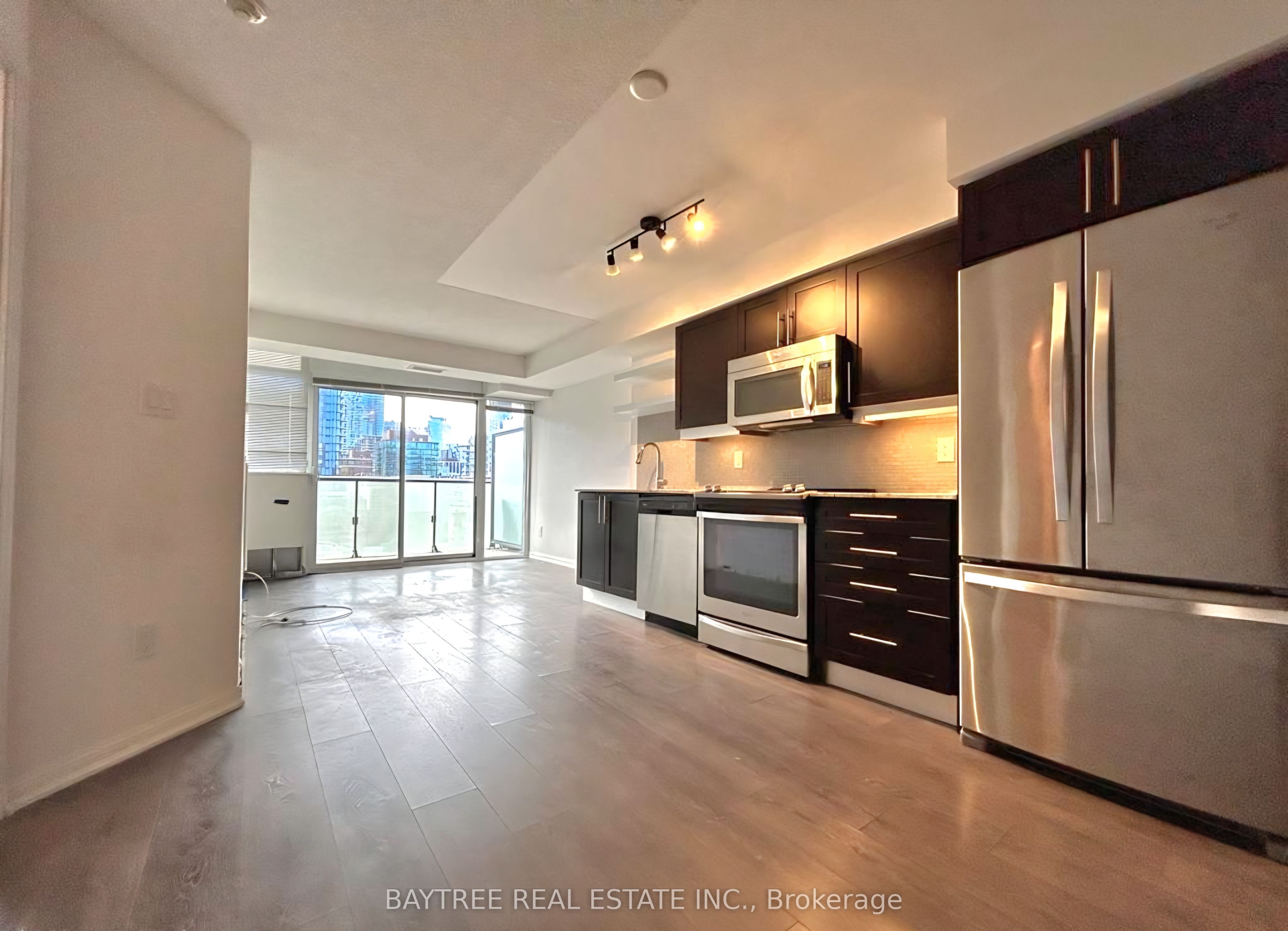 400 Adelaide Street E 1109, Toronto, ON M5A 1N4 photo 2