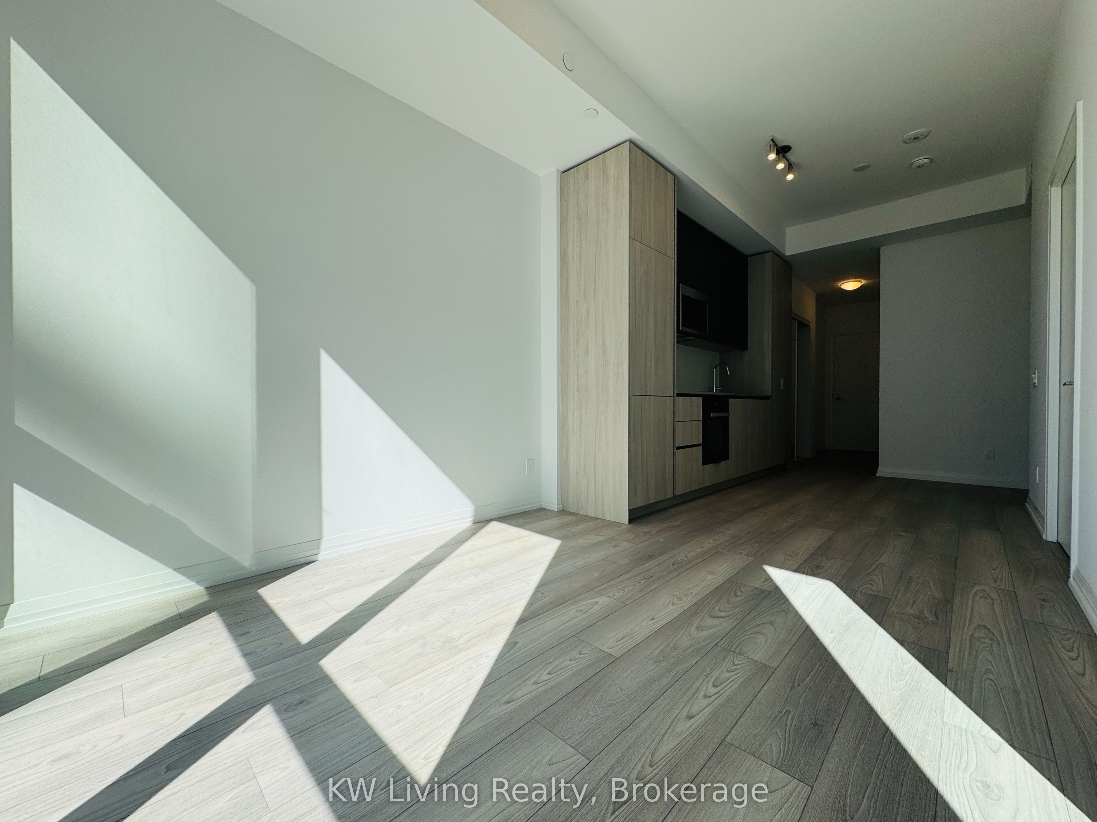 400 King Street W 2415, Toronto, ON M5V 0X8 photo 3