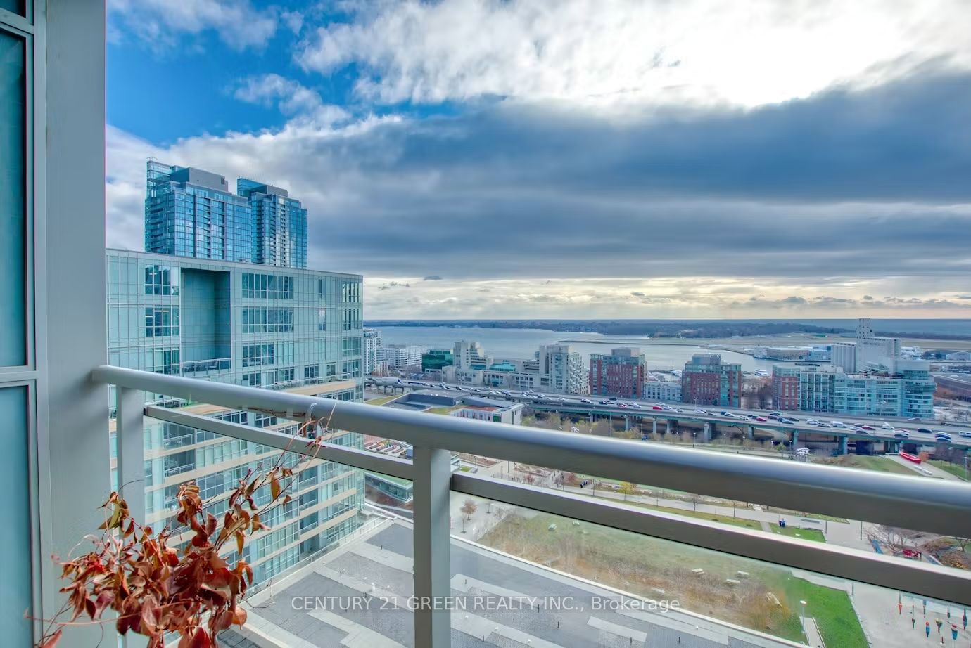 15 Iceboat Terrace 2308, Toronto, ON M5V 4A5 photo 2