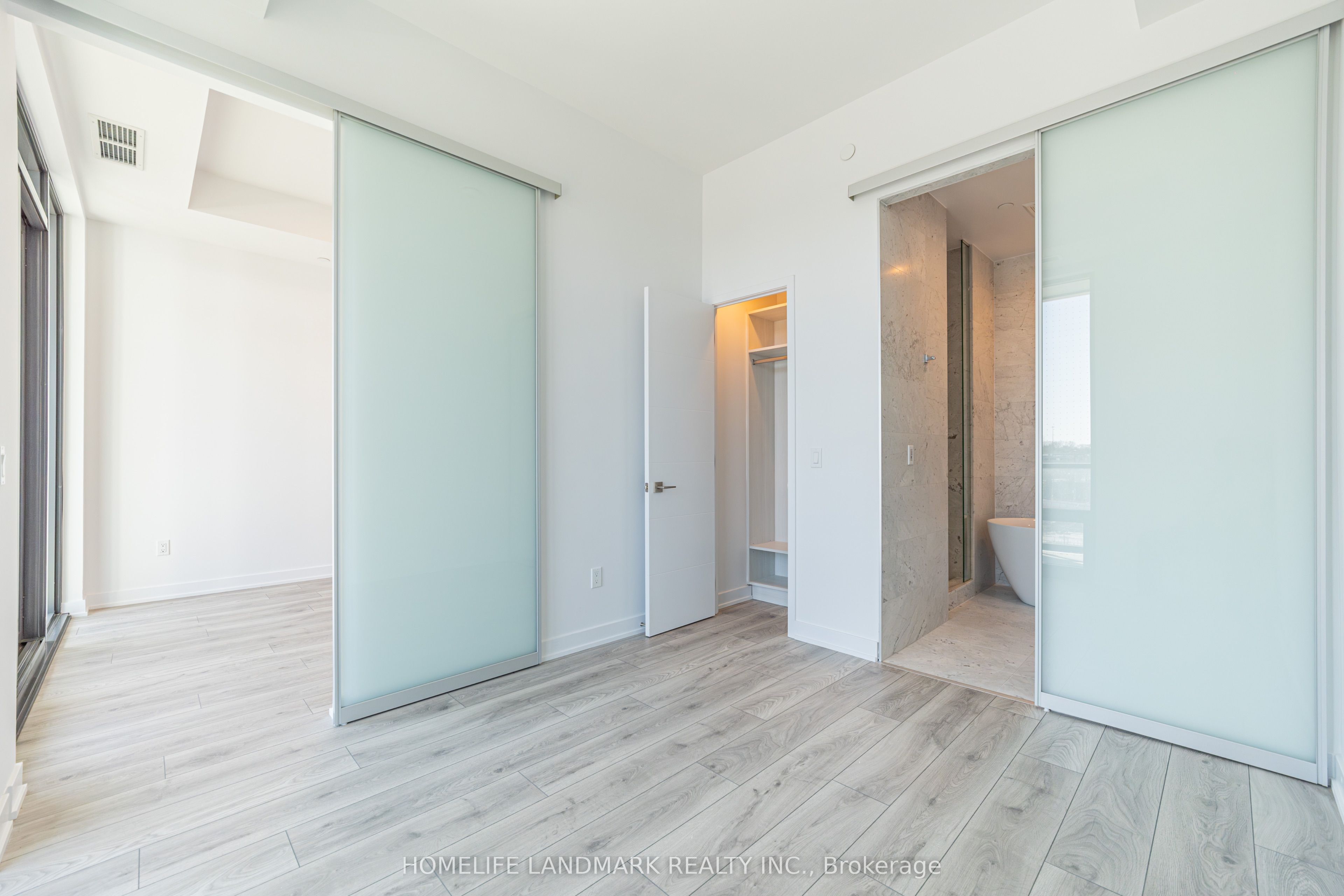 29 Green Trail Court 215, Toronto, ON M2K 1E3 photo 3