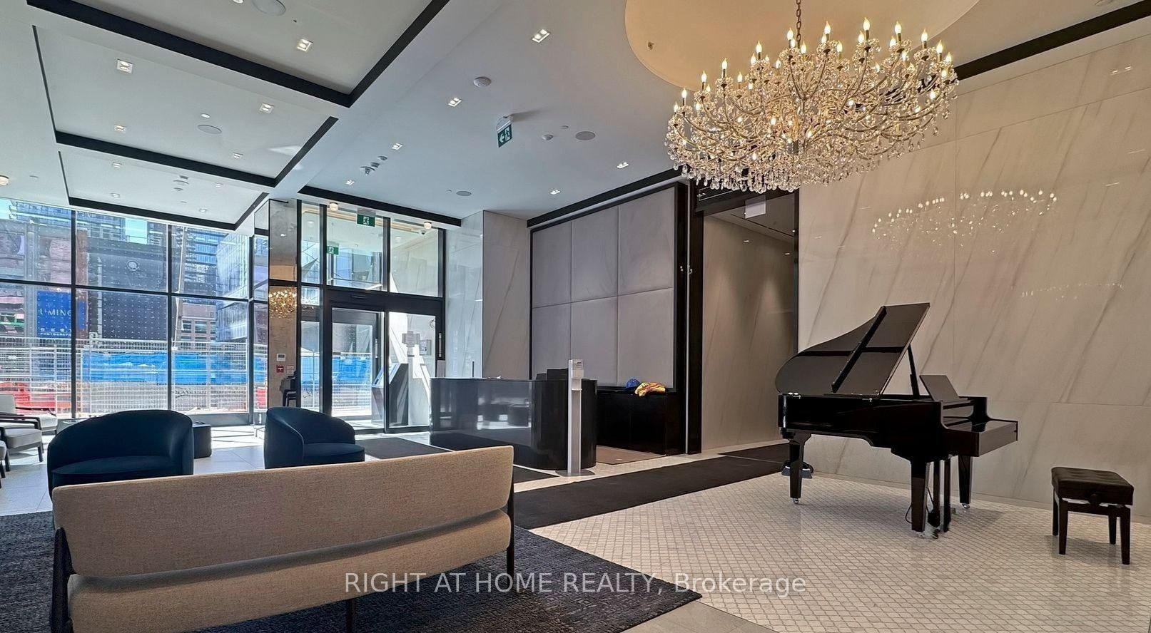 8 Wellesley Street W 5205, Toronto, ON M4Y 0J5 photo 5