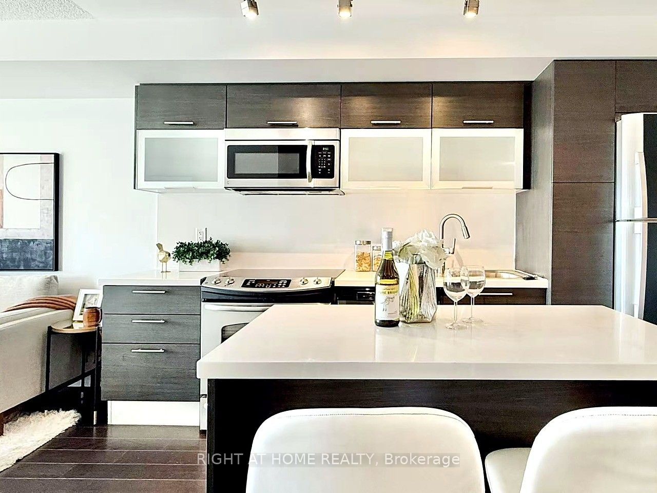 386 Yonge Street 2213, Toronto, ON M5B 0A5 photo 3