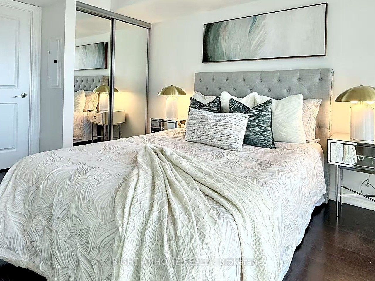 386 Yonge Street 2213, Toronto, ON M5B 0A5 photo 4