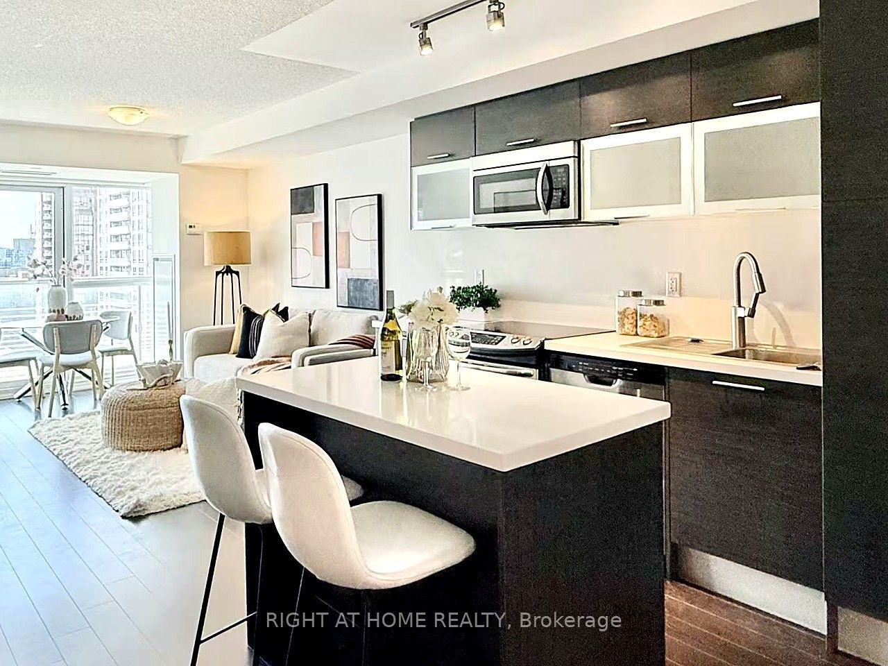 386 Yonge Street 2213, Toronto, ON M5B 0A5 photo 5