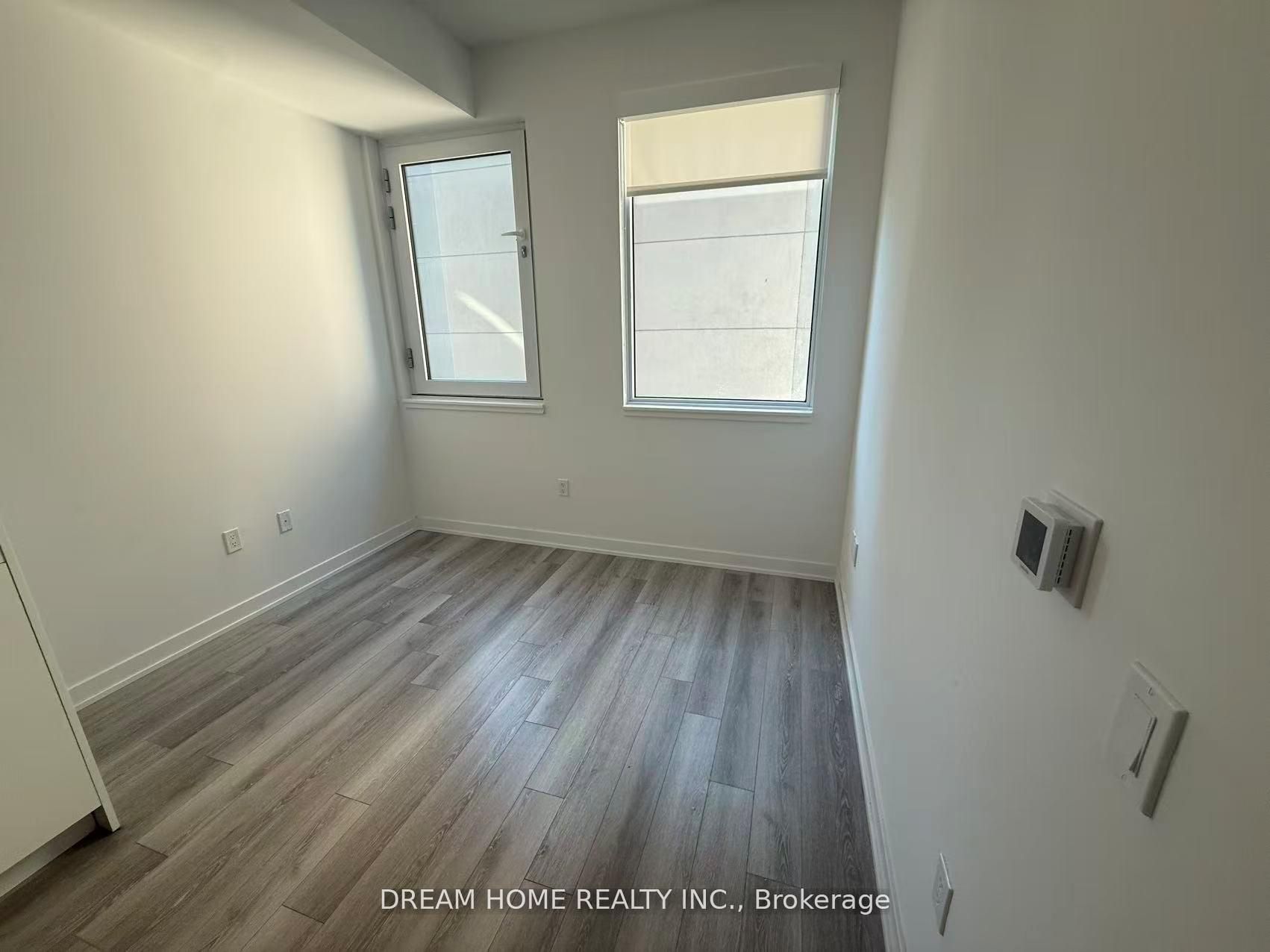 238 simcoe Street 702, Toronto, ON M5T 0E2 photo 2