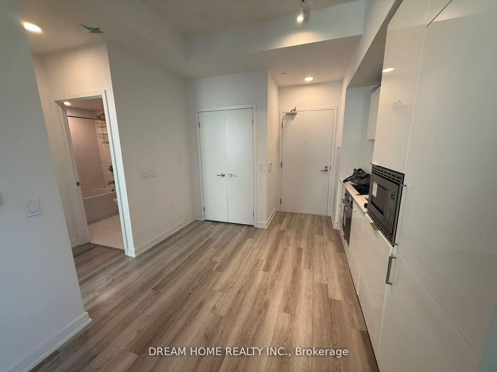 238 simcoe Street 702, Toronto, ON M5T 0E2 photo 3