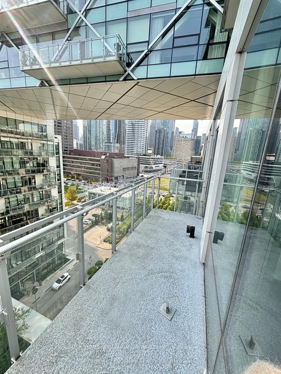39 Queens Quay E 1029, Toronto, ON M5E 0A5 photo 3