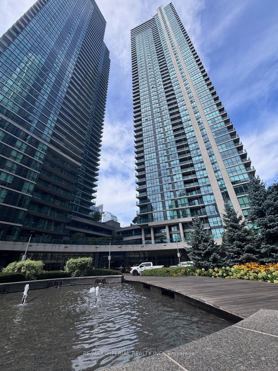 16 Harbour Street 3707, Toronto, ON M5J 2Z7 photo 2