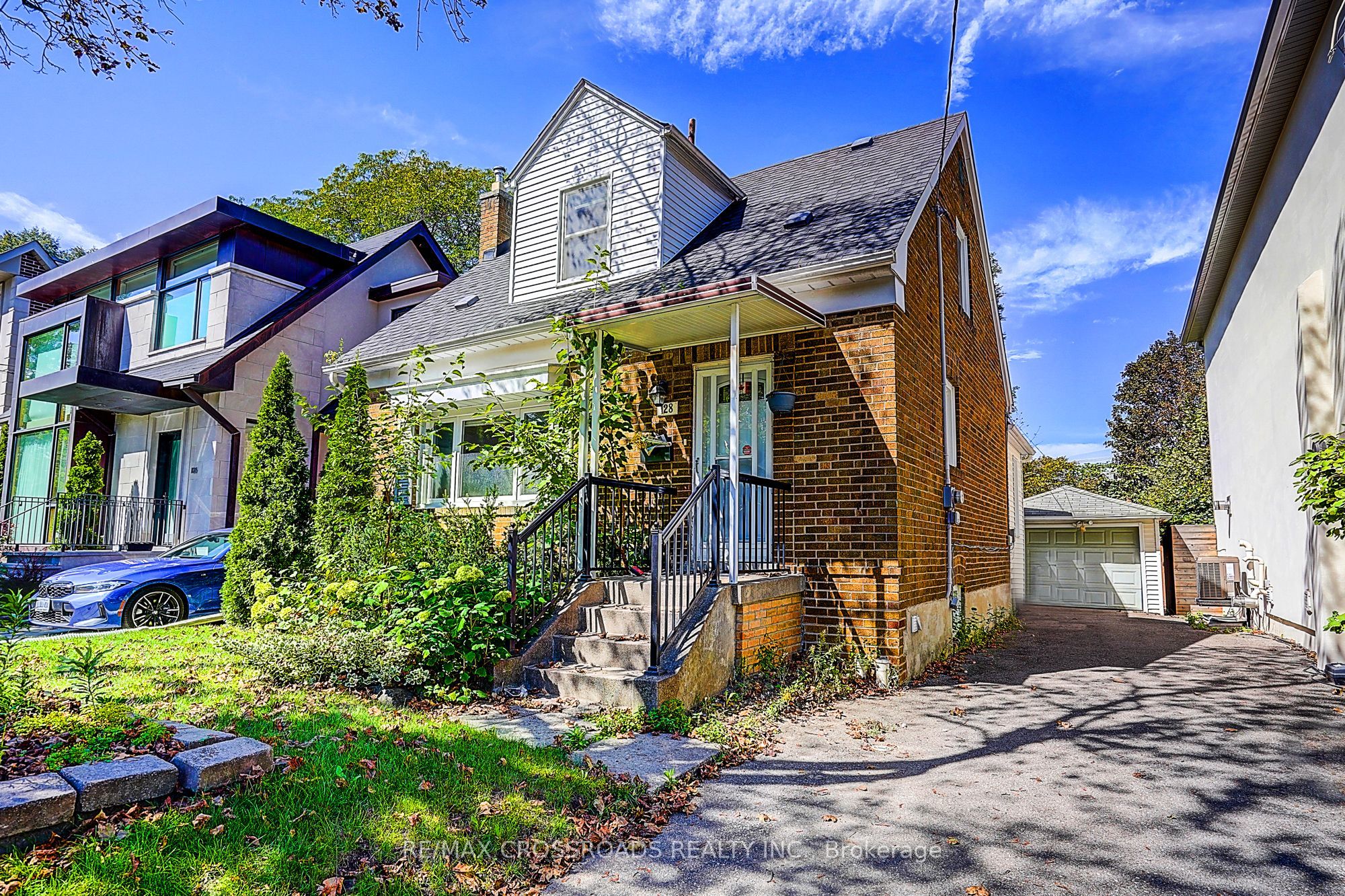 128 Leacrest Road, Toronto, ON M4G 1E8