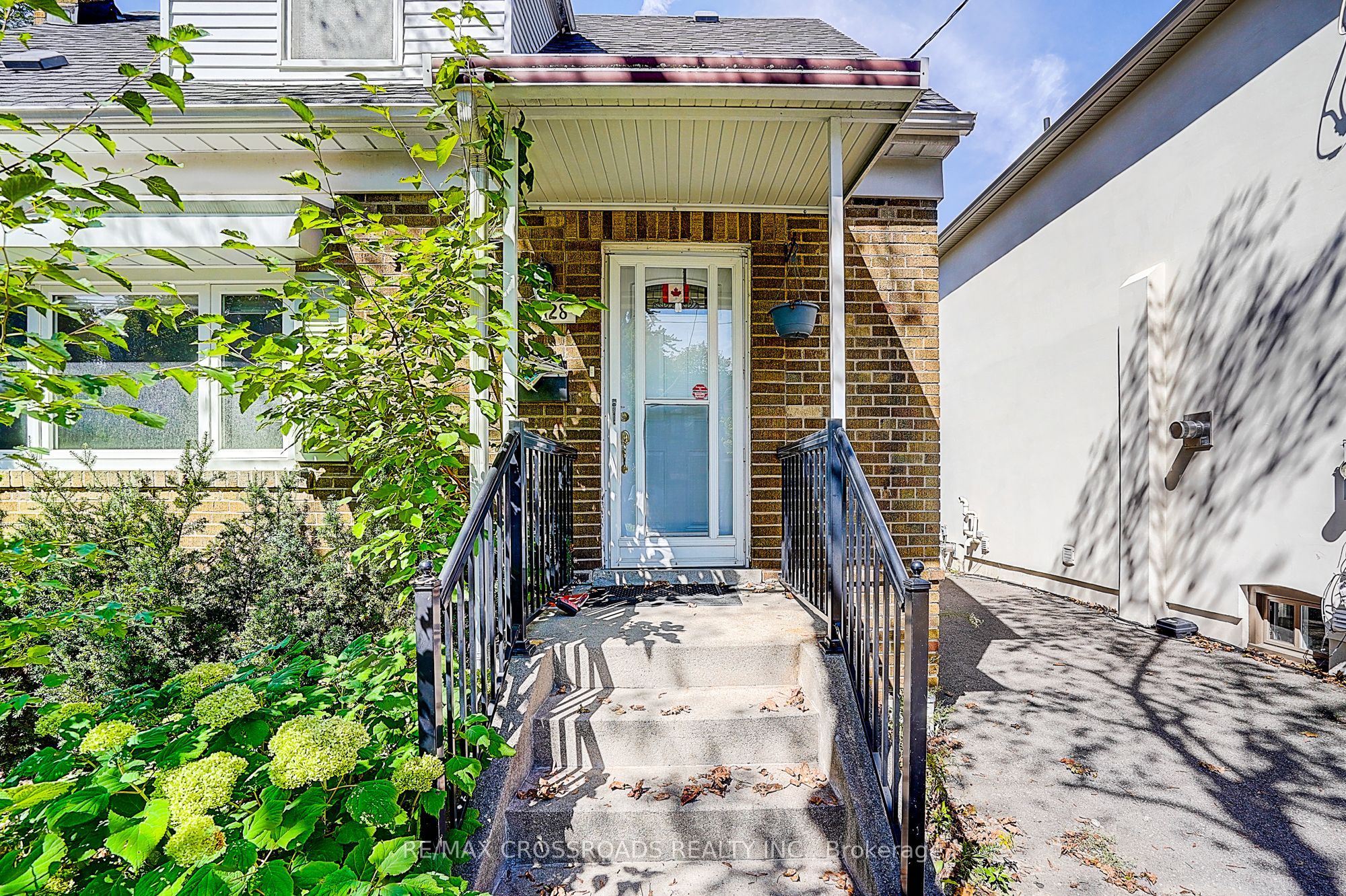 128 Leacrest Road, Toronto, ON M4G 1E8 photo 2