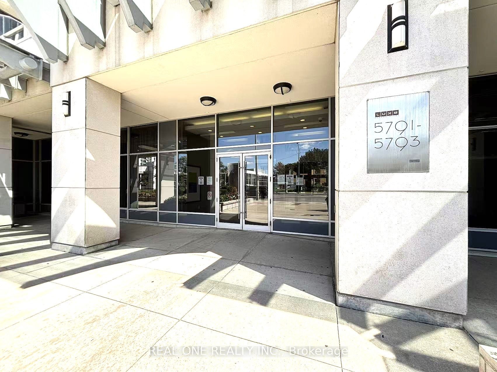 5793 Yonge Street 1905, Toronto, ON M2M 0A9 photo 2