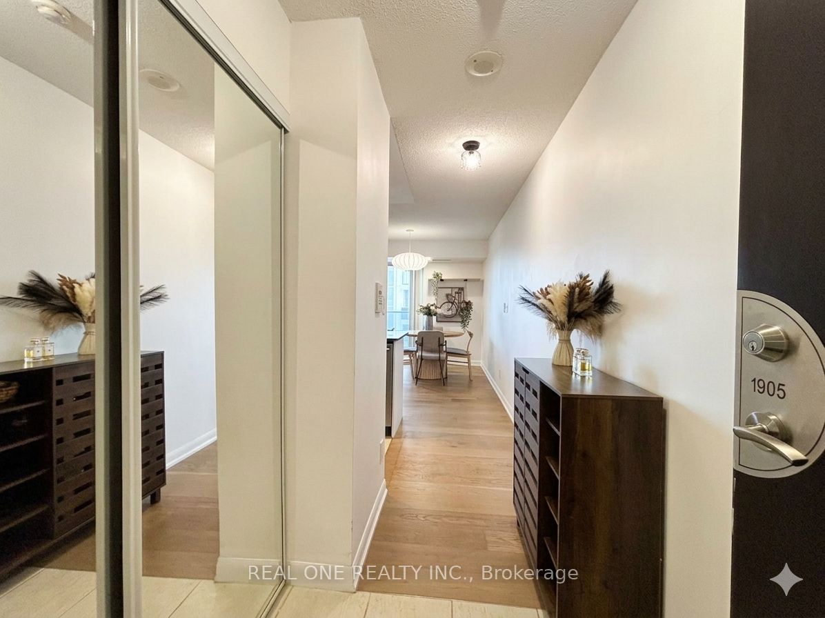 5793 Yonge Street 1905, Toronto, ON M2M 0A9 photo 3