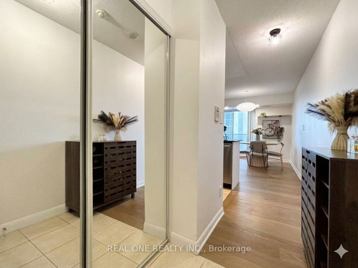 5793 Yonge Street 1905, Toronto, ON M2M 0A9 photo 4