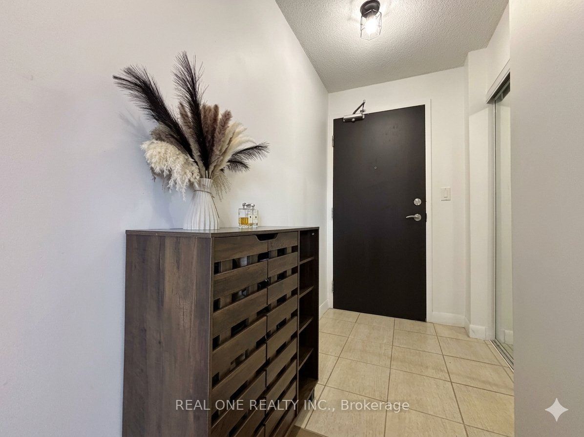 5793 Yonge Street 1905, Toronto, ON M2M 0A9 photo 5