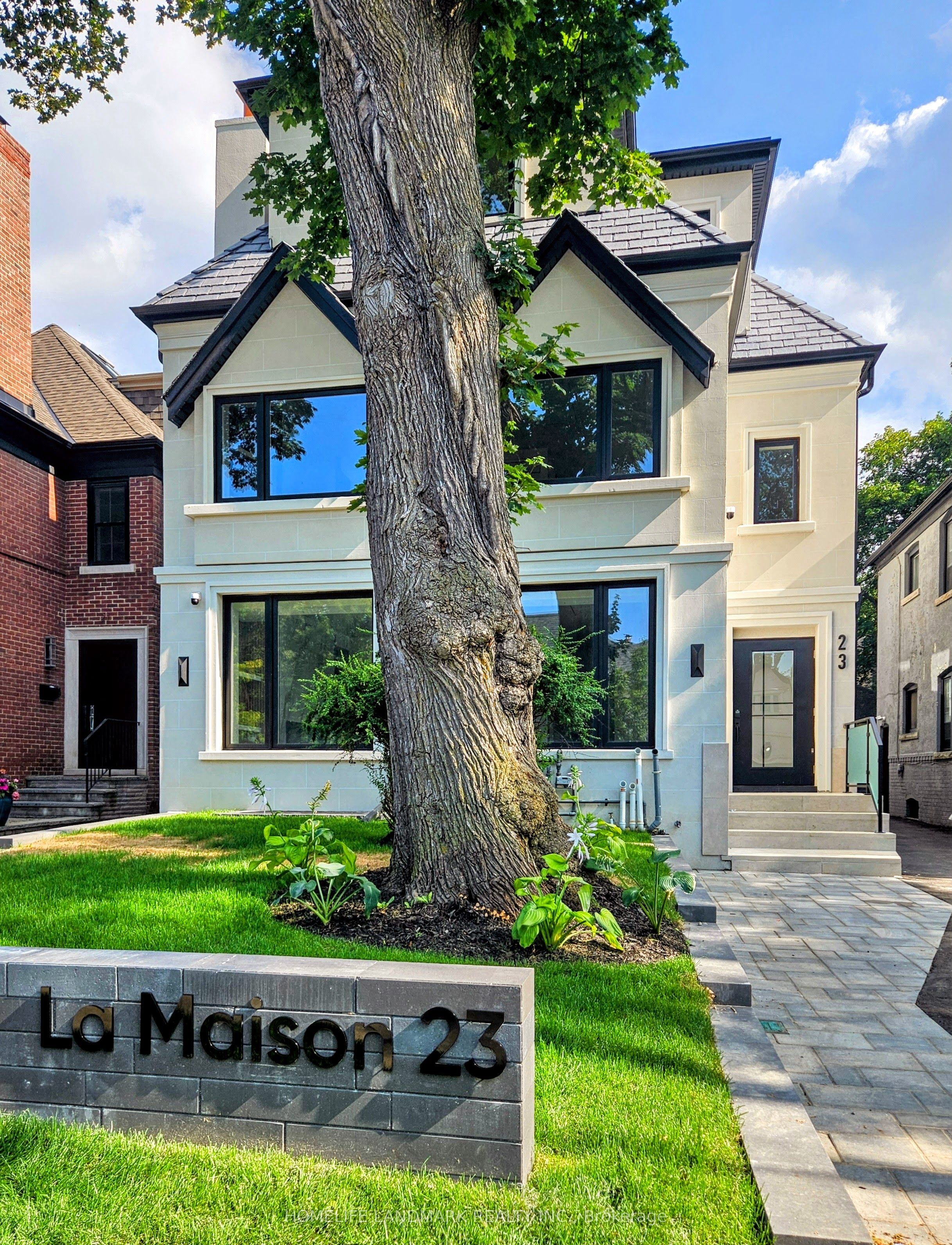 23 Coulson Avenue The Bellagio, Toronto, ON M4V 1Y3 photo 2