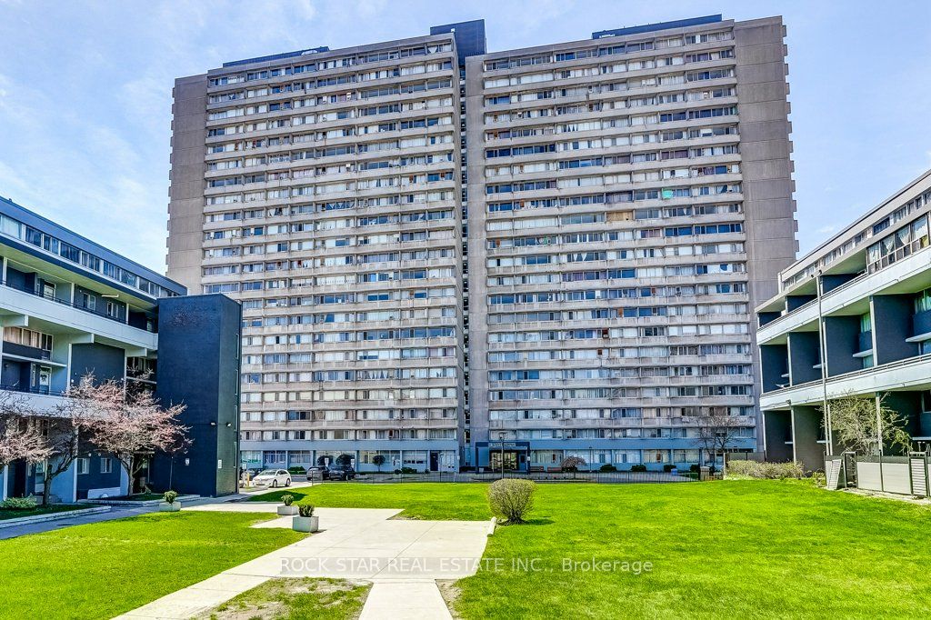 10 Sunny Glenway 708, Toronto, ON M3C 2Z3