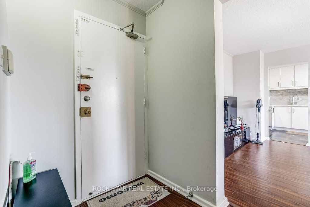 10 Sunny Glenway 708, Toronto, ON M3C 2Z3 photo 4