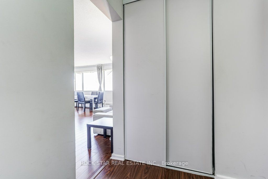 10 Sunny Glenway 708, Toronto, ON M3C 2Z3 photo 5