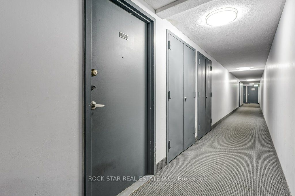 10 Sunny Glenway 1711, Toronto, ON M3C 2Z3 photo 4