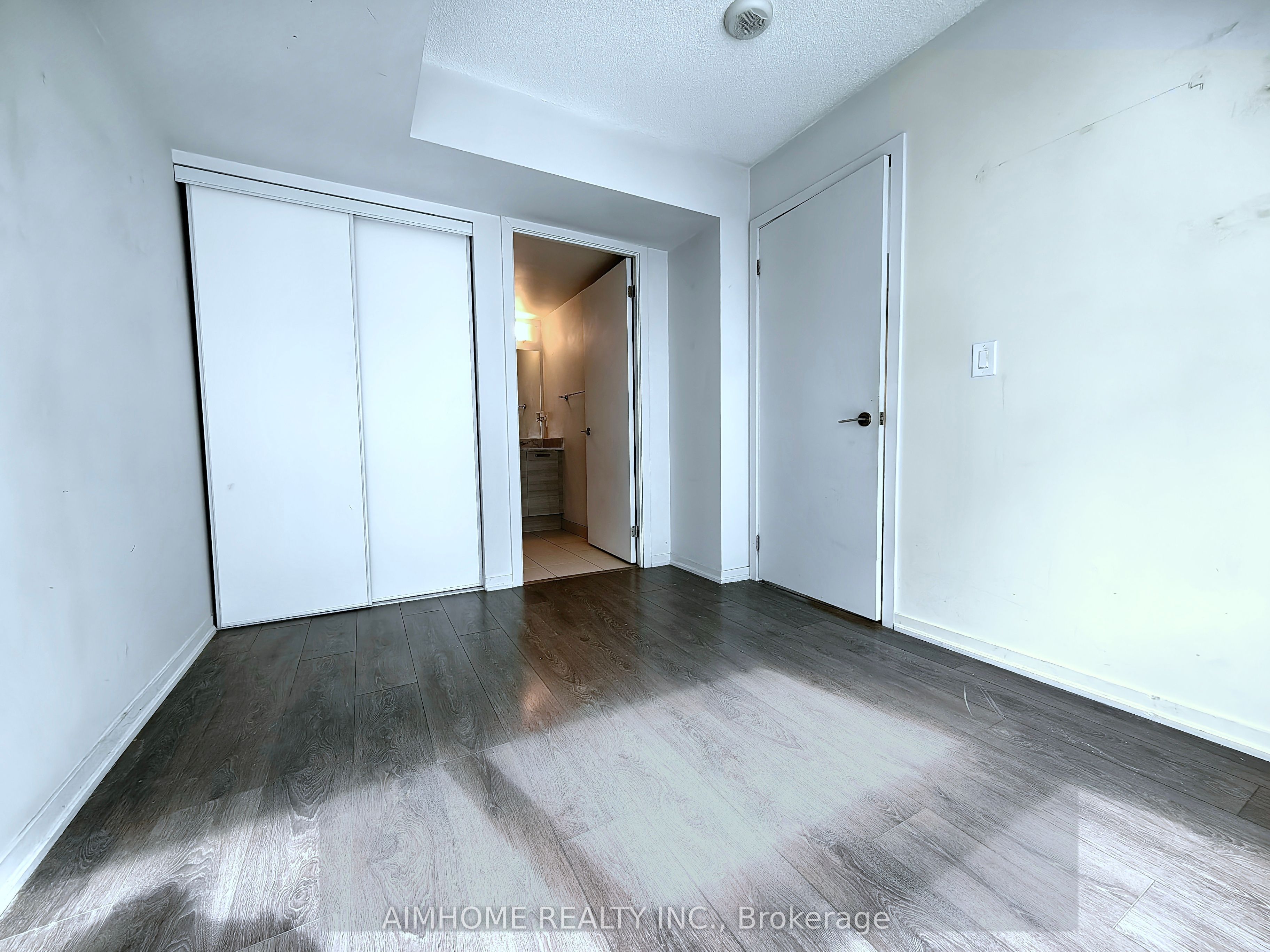 36 Lisgar Street 1916, Toronto, ON M6J 0C7 photo 2