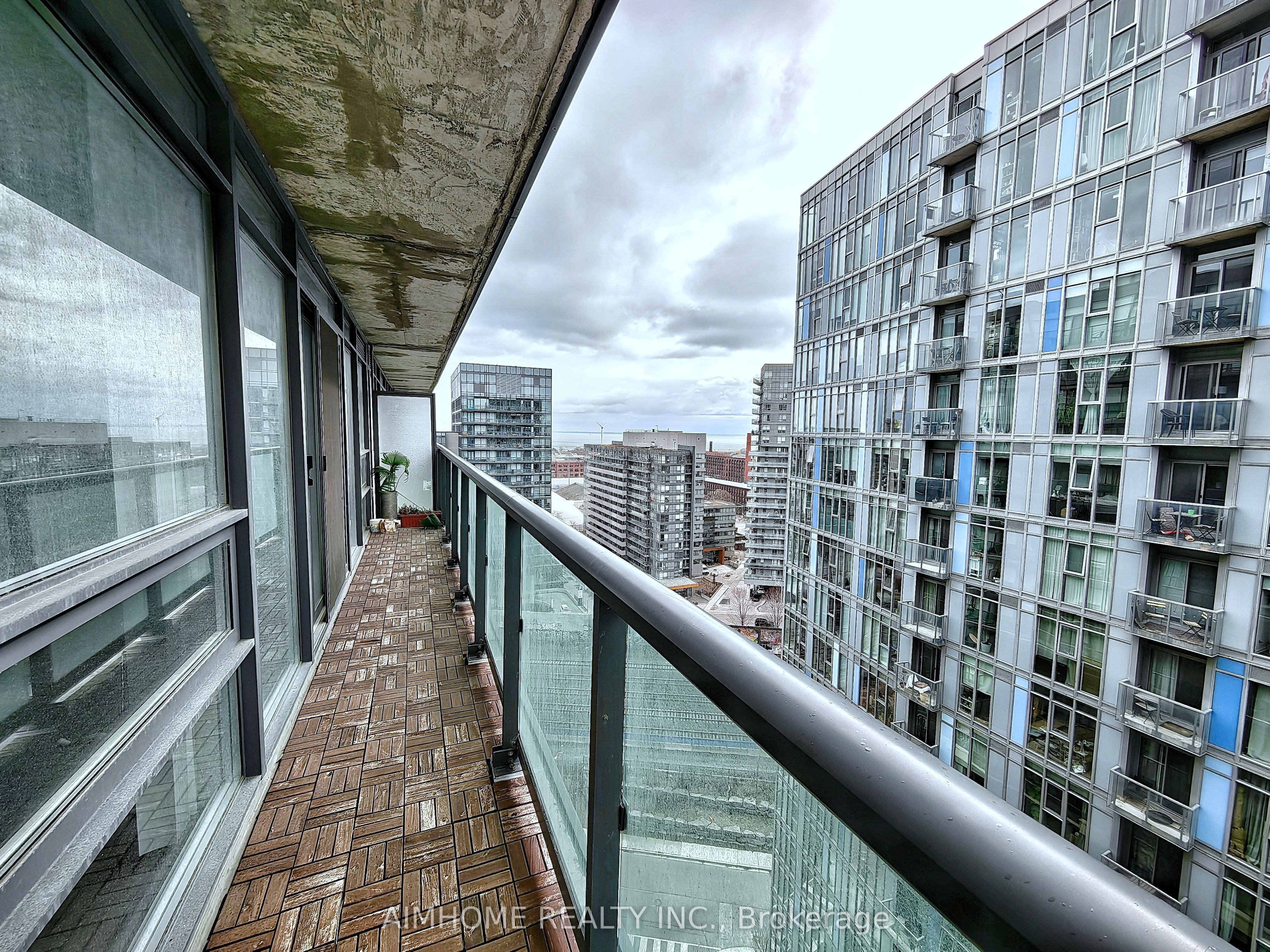 36 Lisgar Street 1916, Toronto, ON M6J 0C7 photo 3