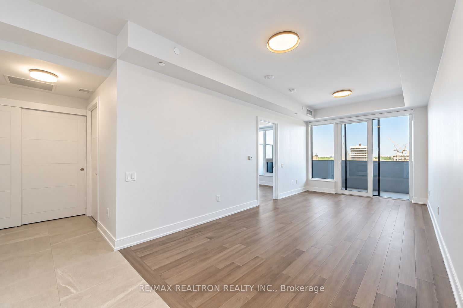 2525 Bathurst Street 710, Toronto, ON M6B 2Y9 photo 2