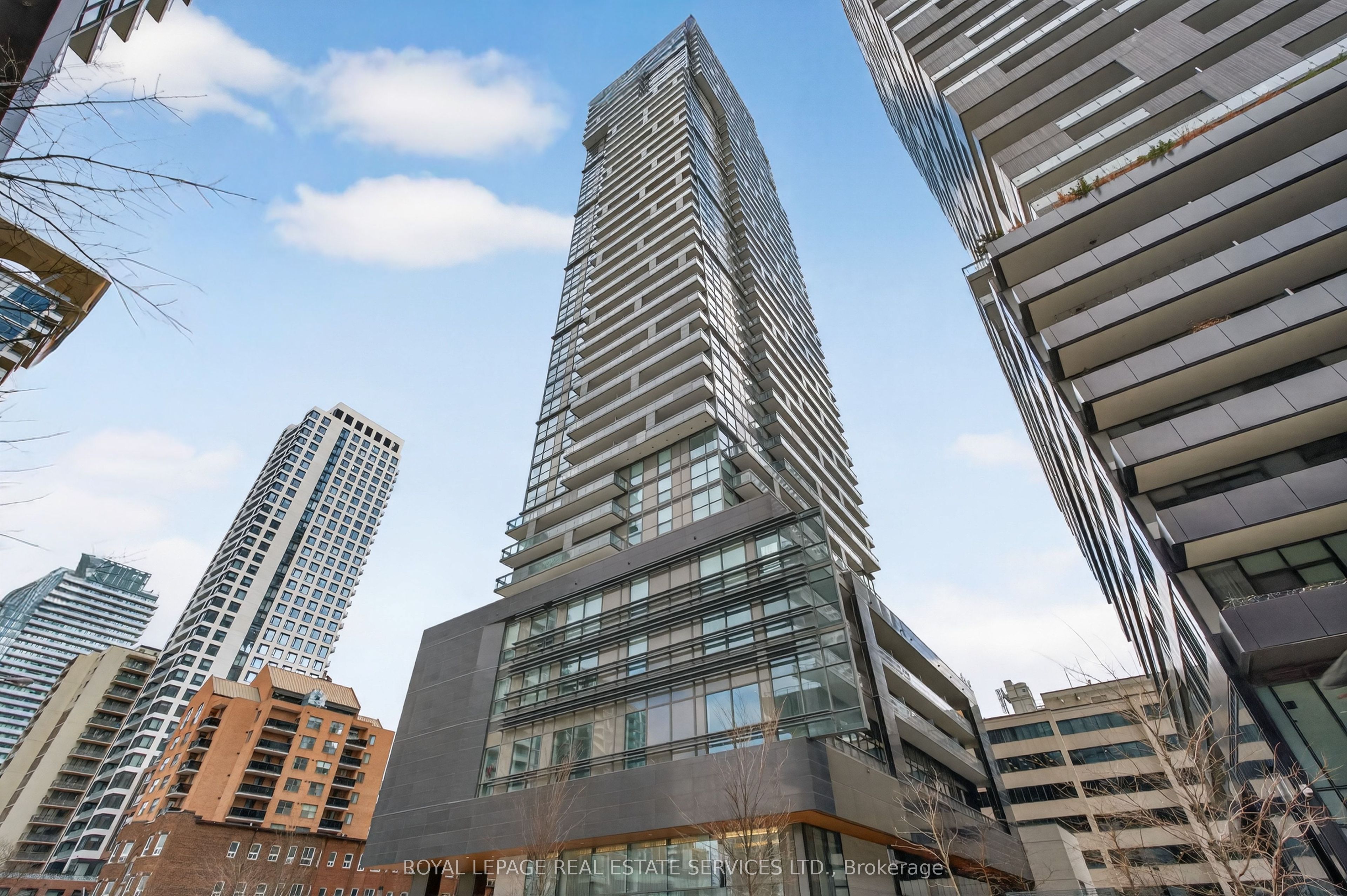 39 Roehampton Avenue 1506, Toronto, ON M4P 1P9