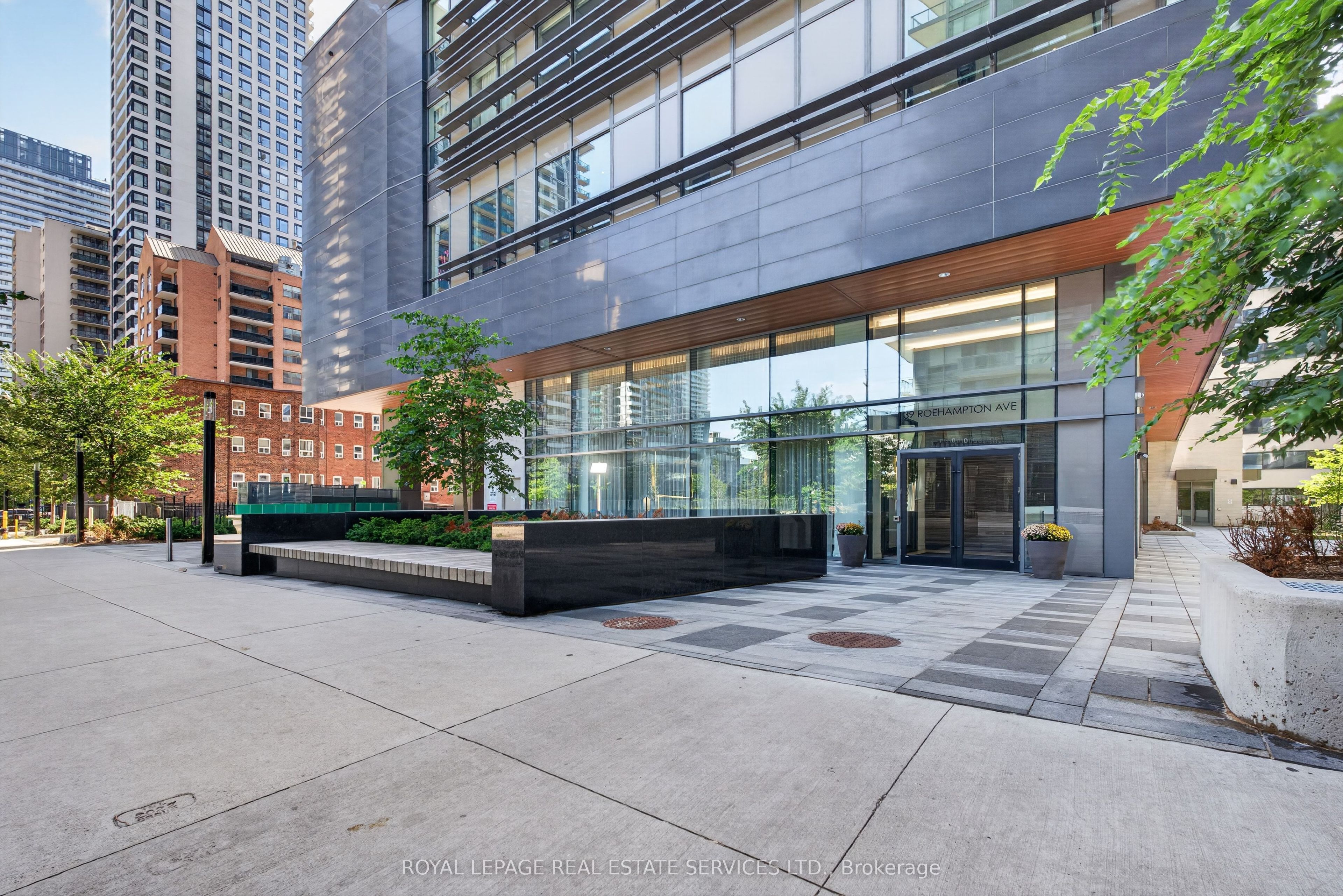 39 Roehampton Avenue 1506, Toronto, ON M4P 1P9 photo 3