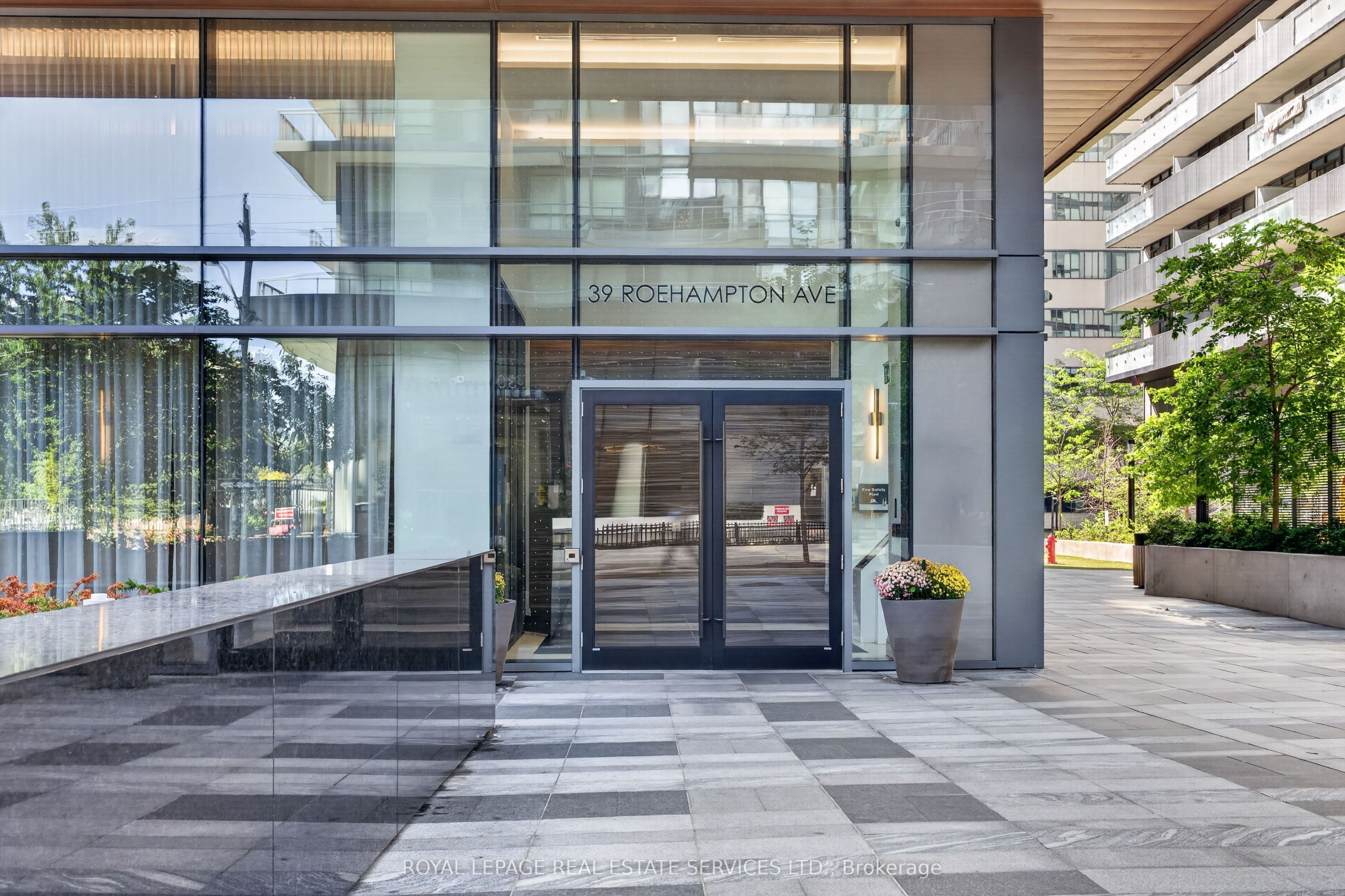 39 Roehampton Avenue 1506, Toronto, ON M4P 1P9 photo 4