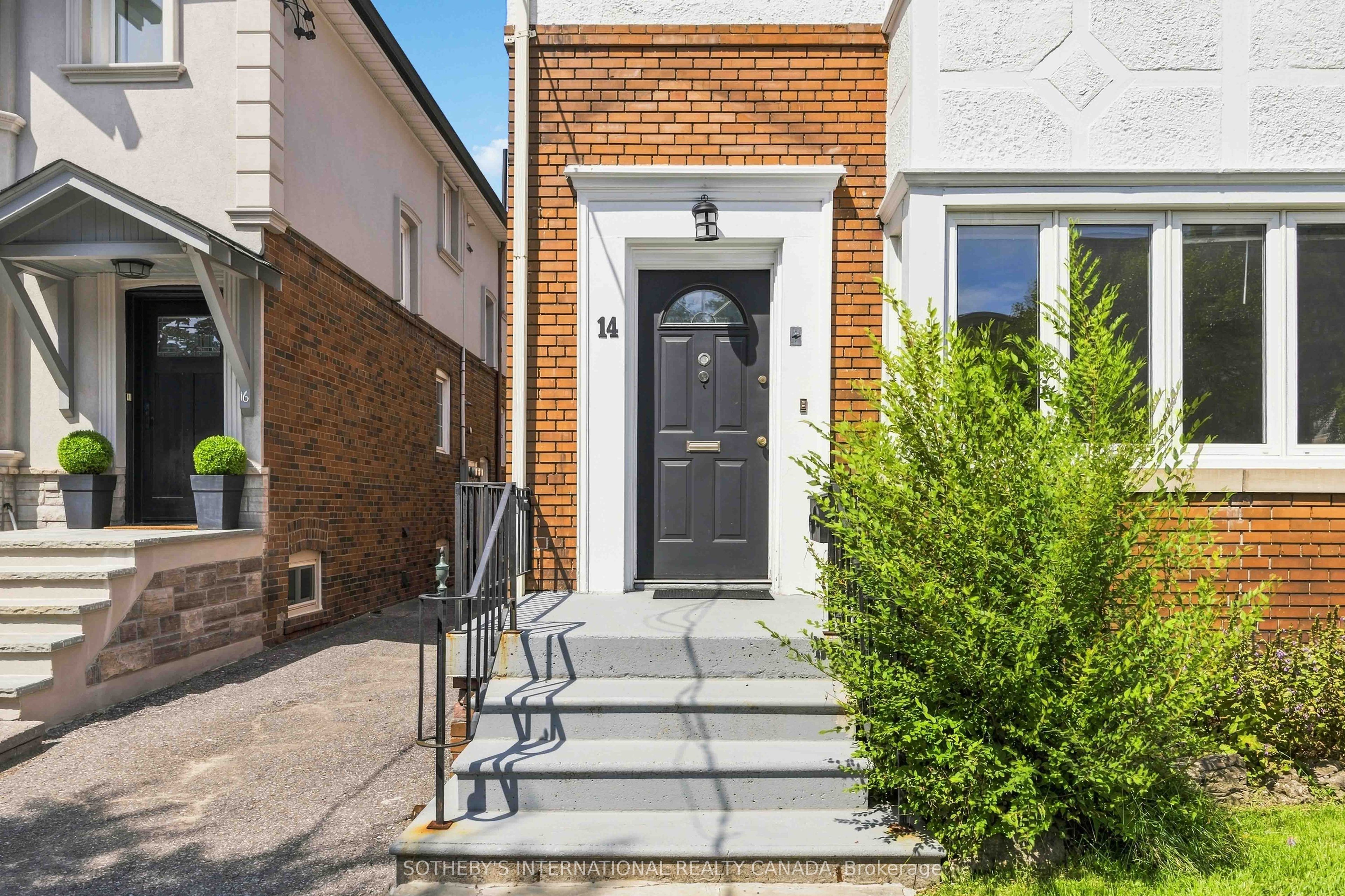 14 Kilbarry Road Upper, Toronto, ON M5P 1K5 photo 2