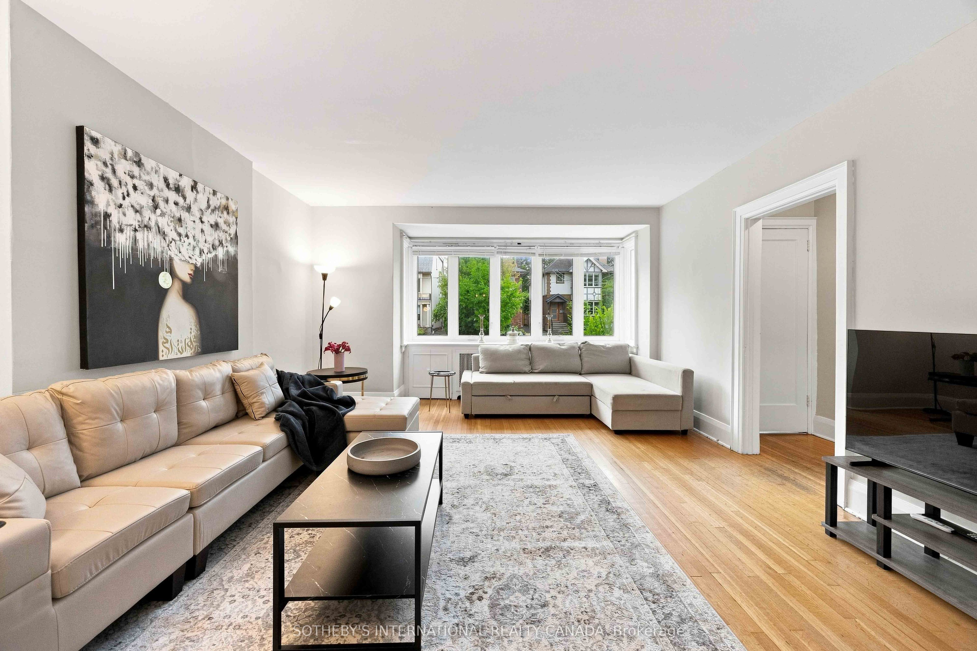 14 Kilbarry Road Upper, Toronto, ON M5P 1K5 photo 4