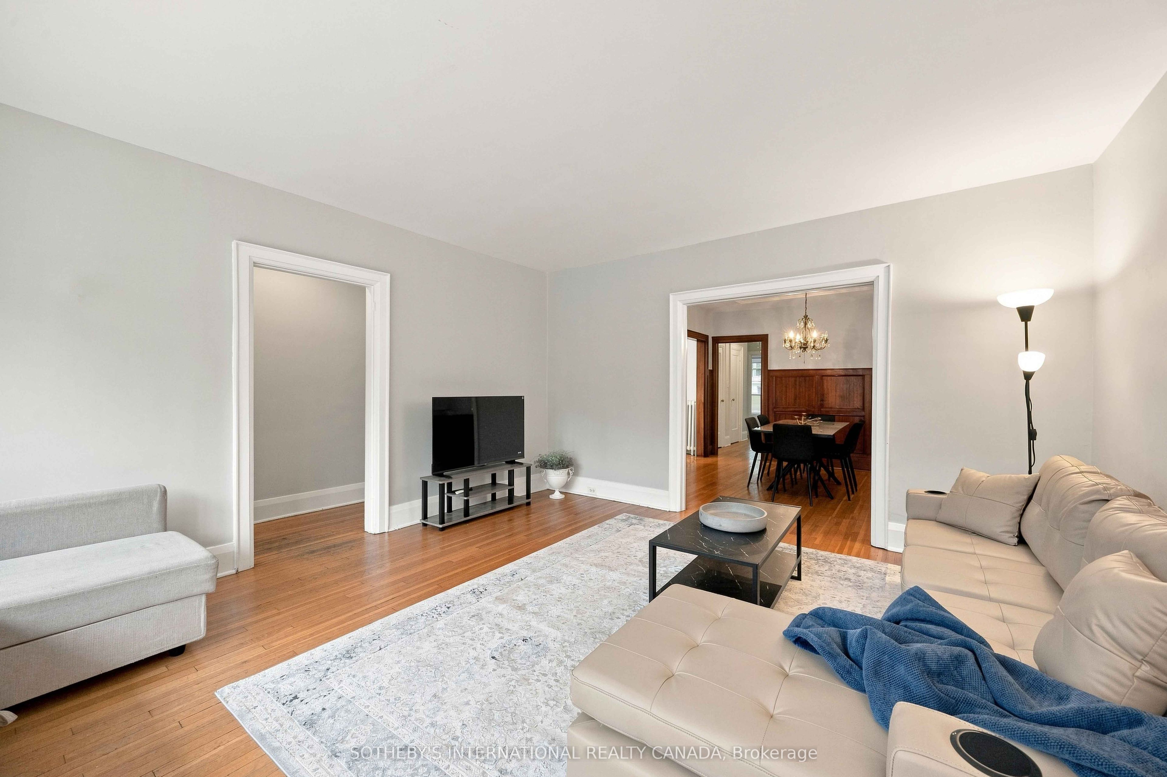14 Kilbarry Road Upper, Toronto, ON M5P 1K5 photo 5
