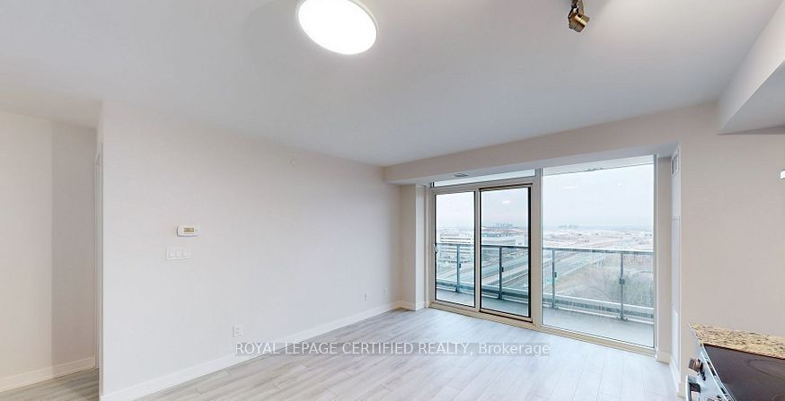 120 Varna Drive 1407, Toronto, ON M6A 0B3 photo 5