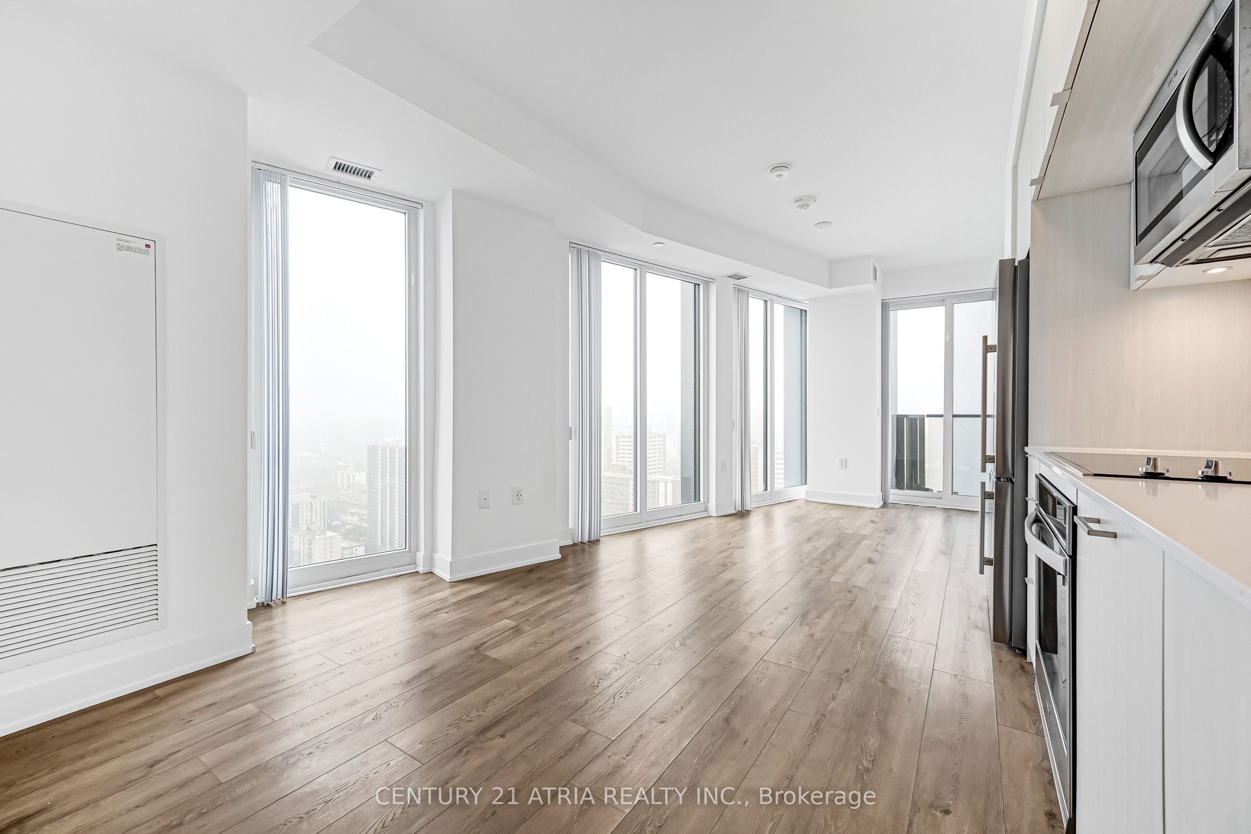 575 Bloor Street E 3308, Toronto, ON M4W 0B2 photo 3