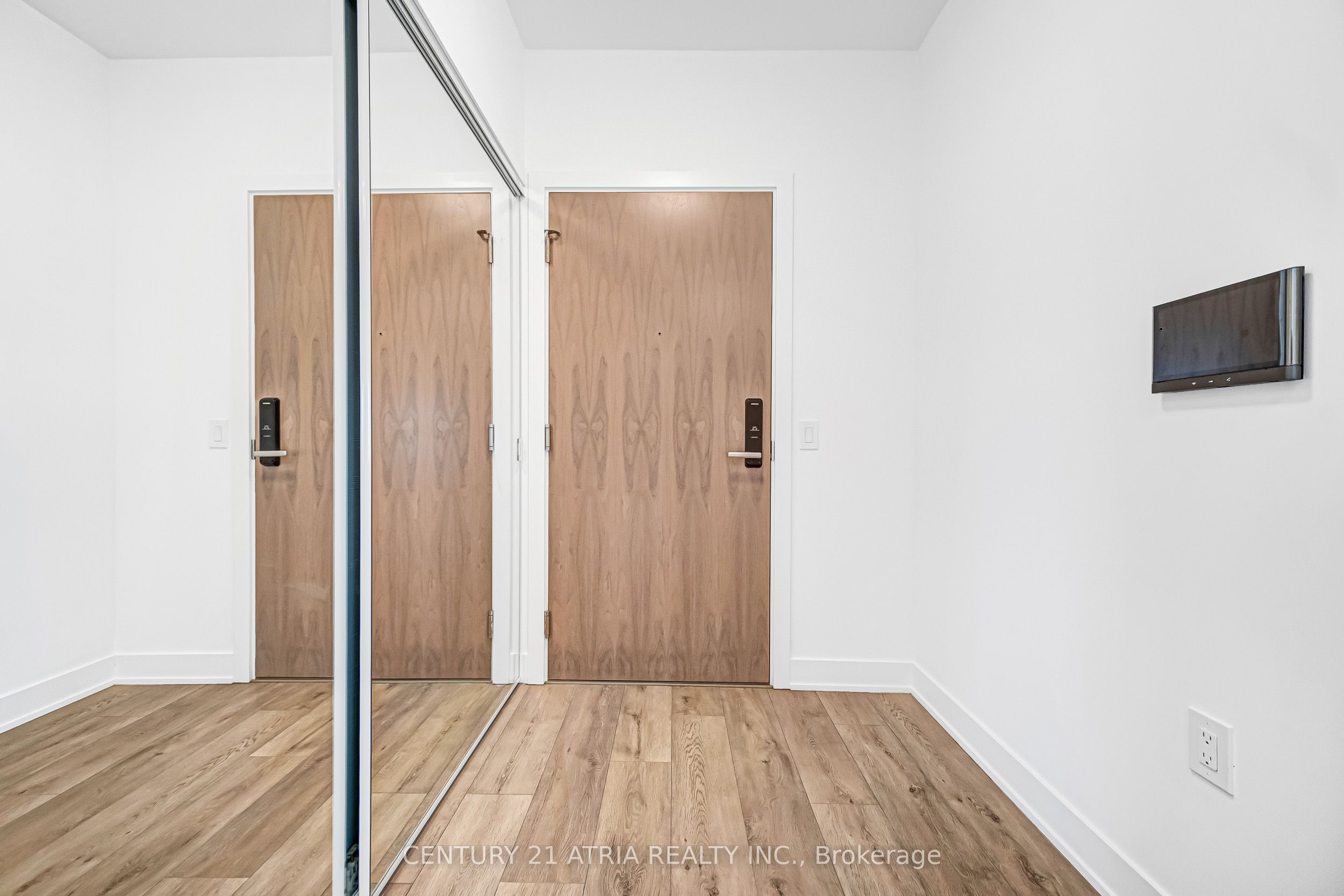575 Bloor Street E 3308, Toronto, ON M4W 0B2 photo 4