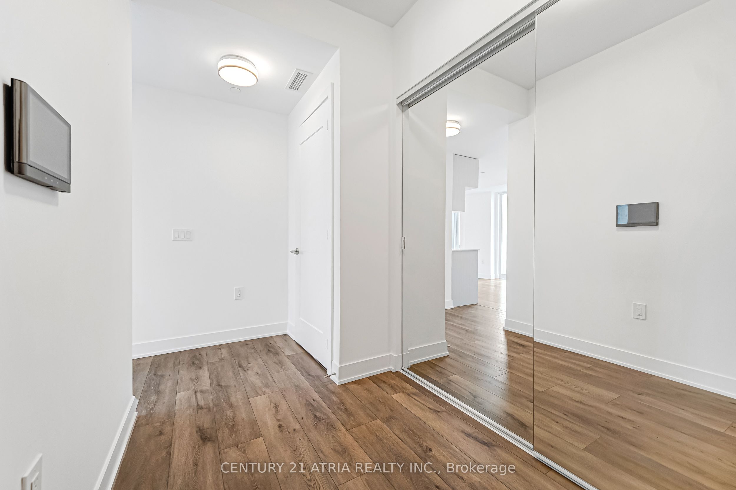 575 Bloor Street E 3308, Toronto, ON M4W 0B2 photo 5