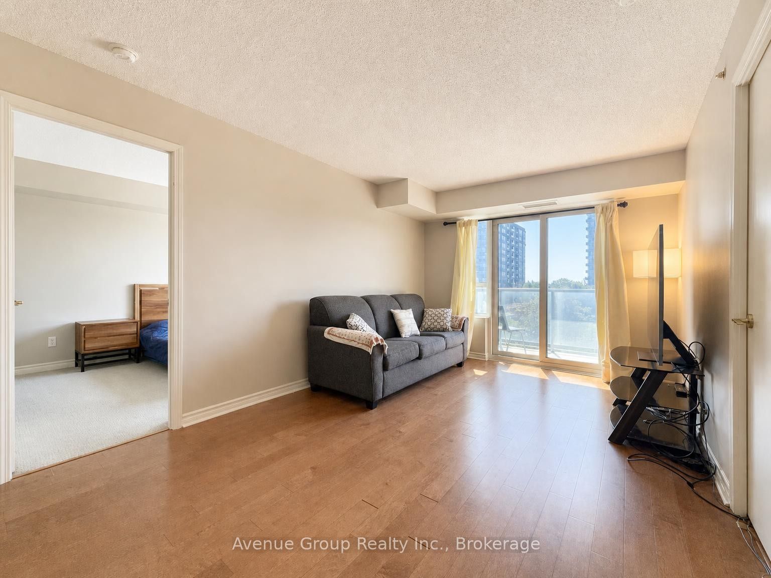 35 Saranac Boulevard 527, Toronto, ON M6A 2G4