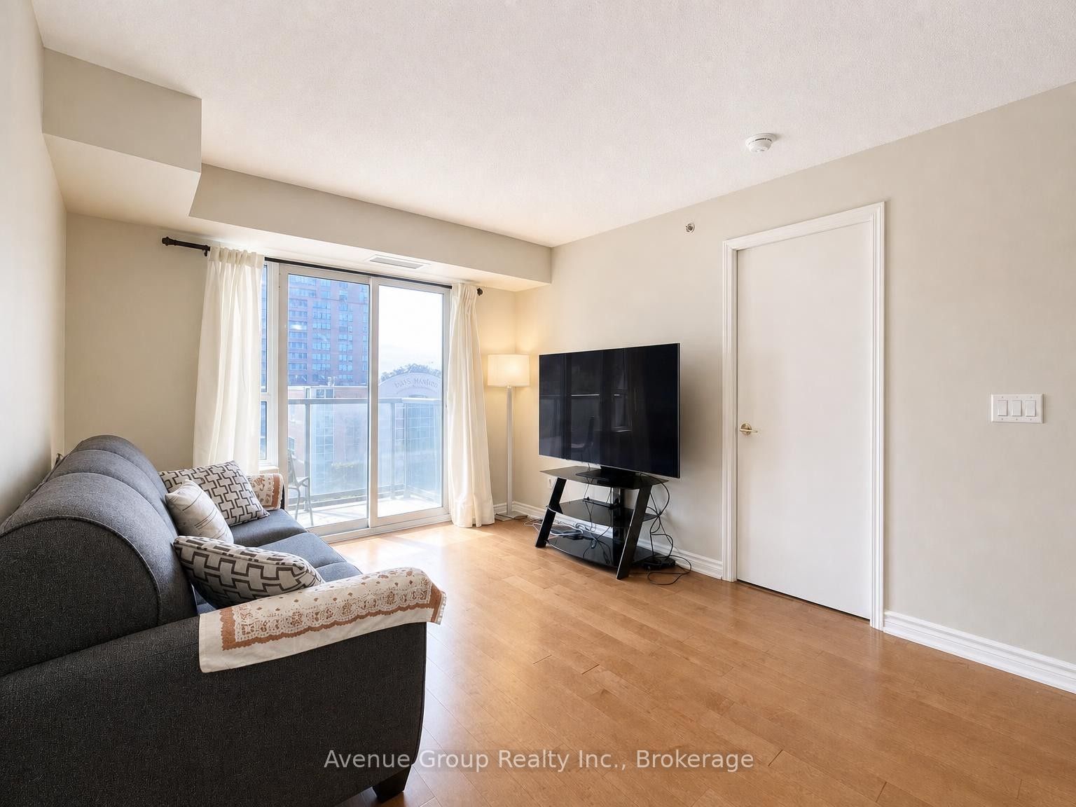 35 Saranac Boulevard 527, Toronto, ON M6A 2G4 photo 5
