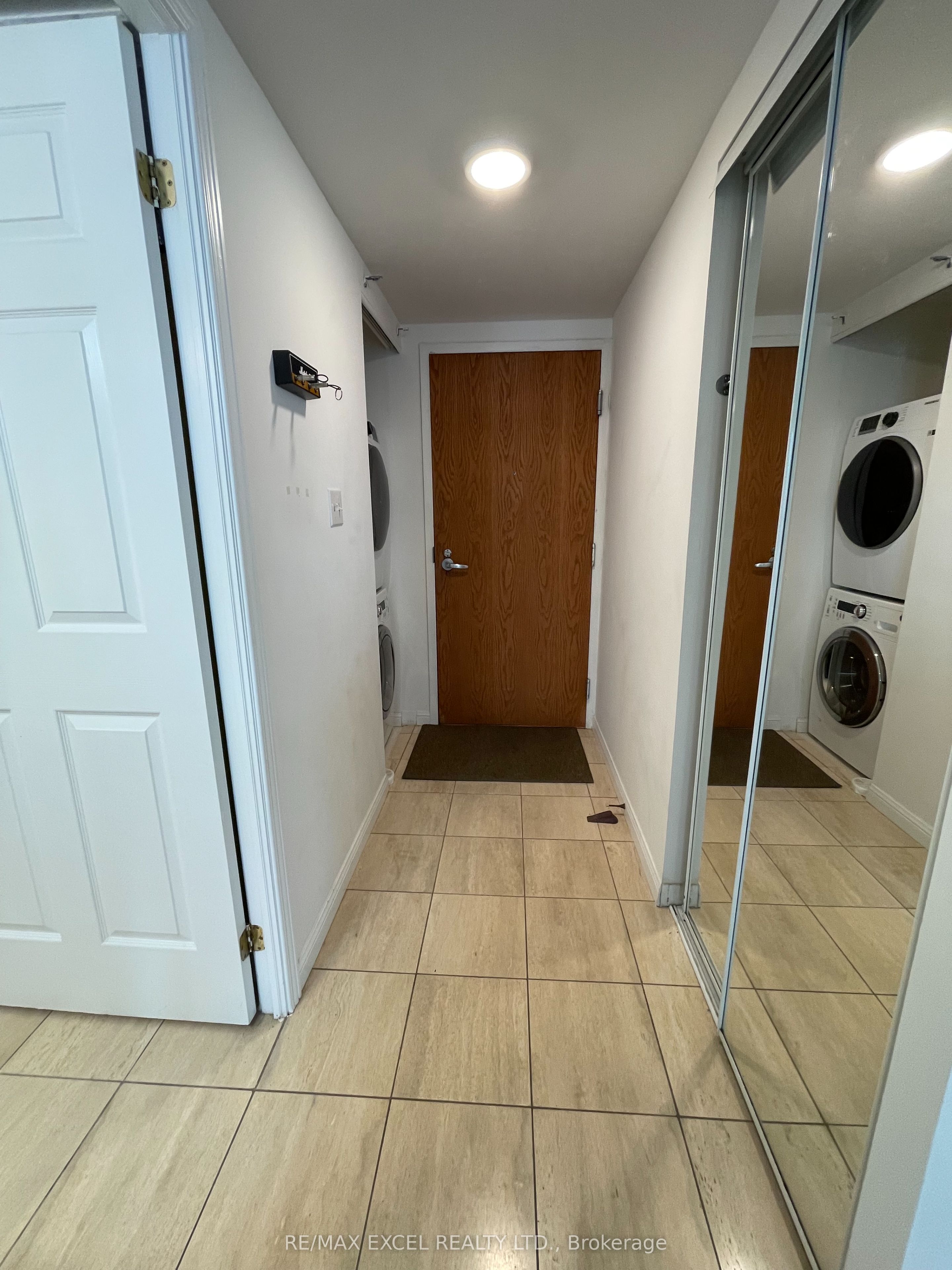23 Lorraine Drive 1712, Toronto, ON M2N 6Z6 photo 2