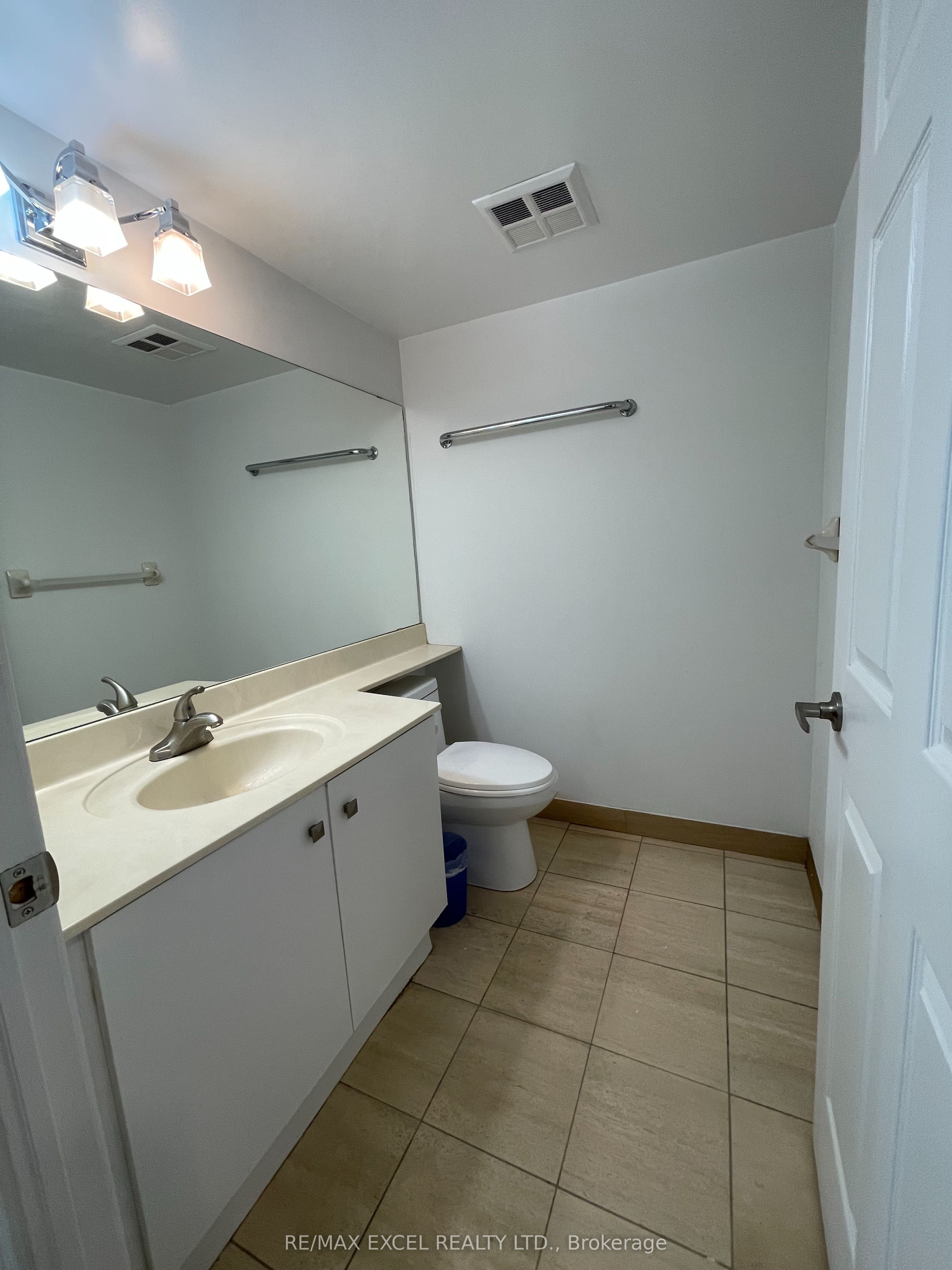 23 Lorraine Drive 1712, Toronto, ON M2N 6Z6 photo 4