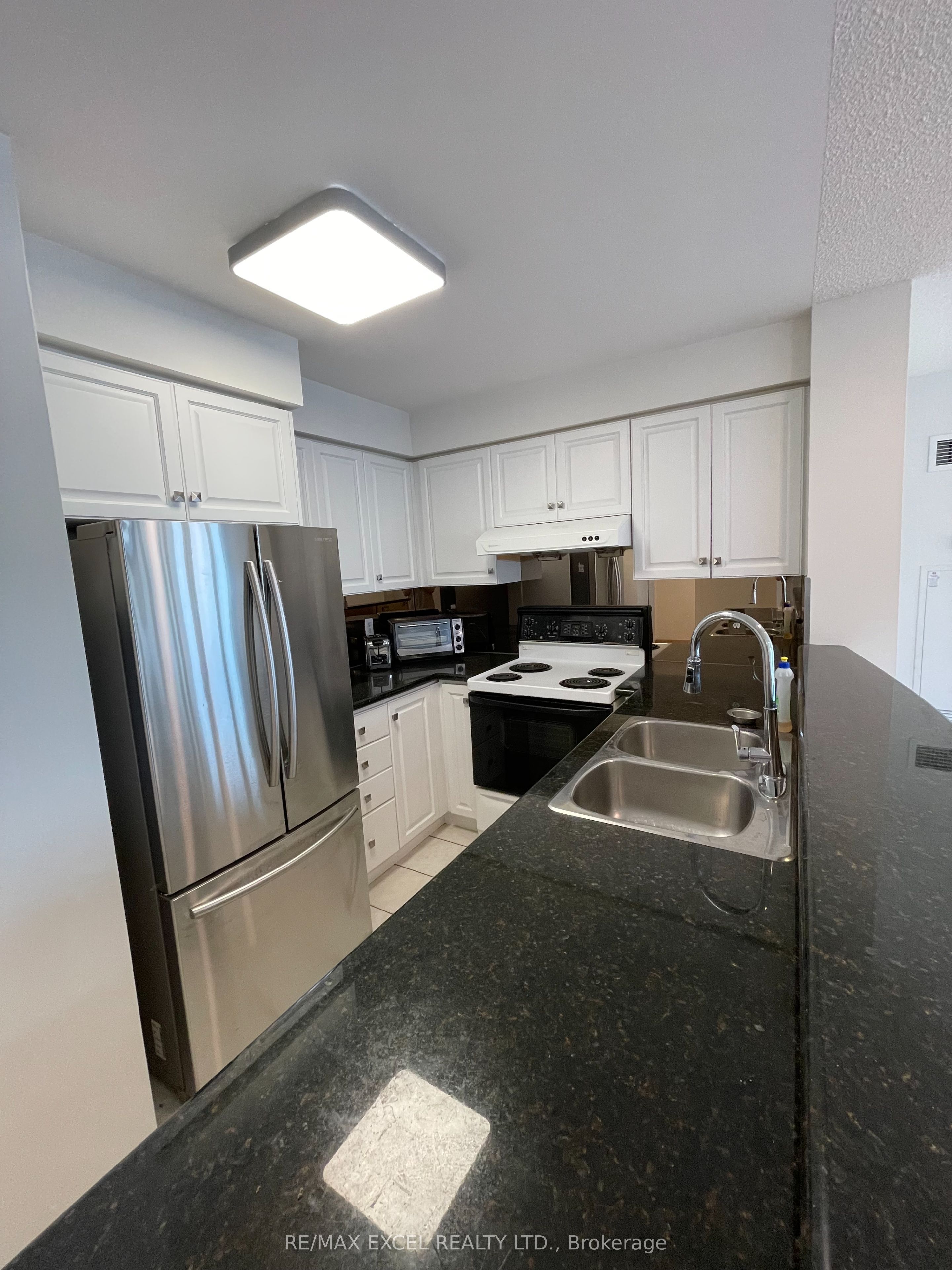 23 Lorraine Drive 1712, Toronto, ON M2N 6Z6 photo 5