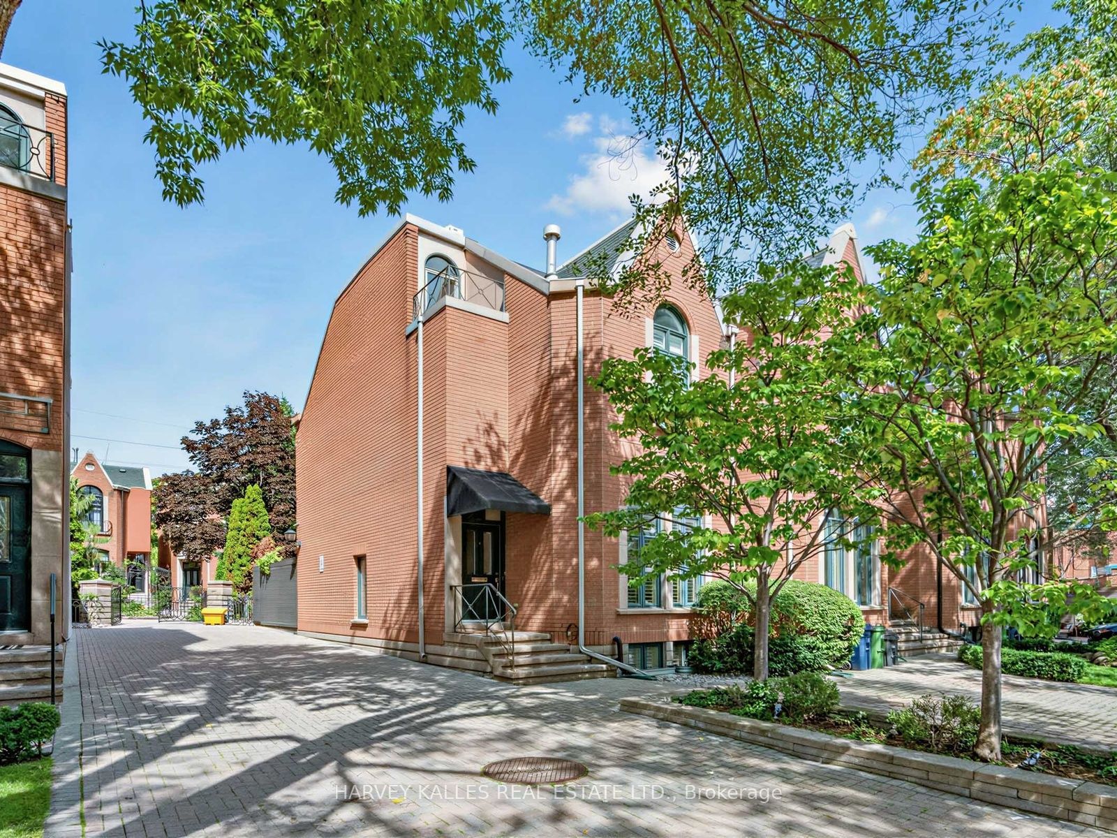 26 Marlborough Avenue, Toronto, ON M5R 1X6 photo 2