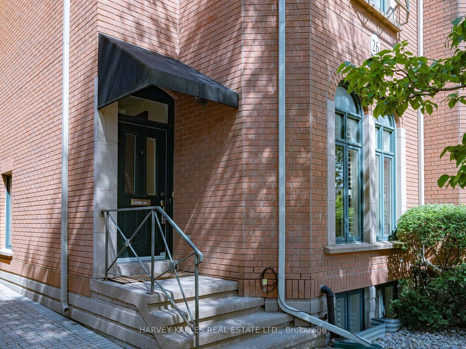 26 Marlborough Avenue, Toronto, ON M5R 1X6 photo 3