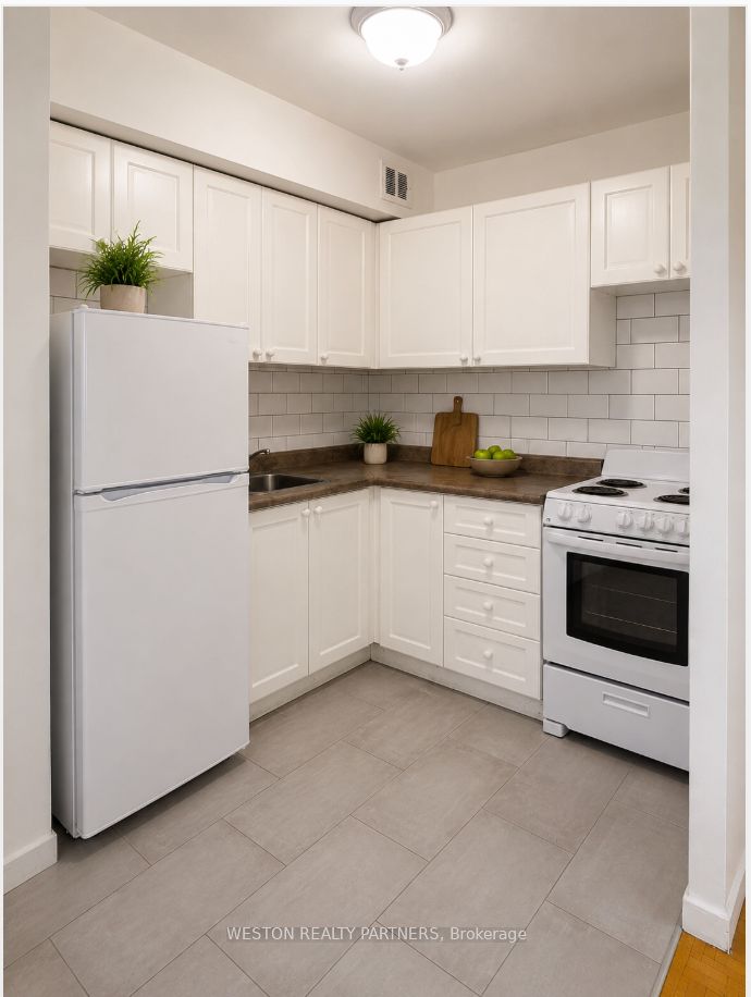 171 Erskine Avenue 704, Toronto, ON M4P 2L6 photo 5