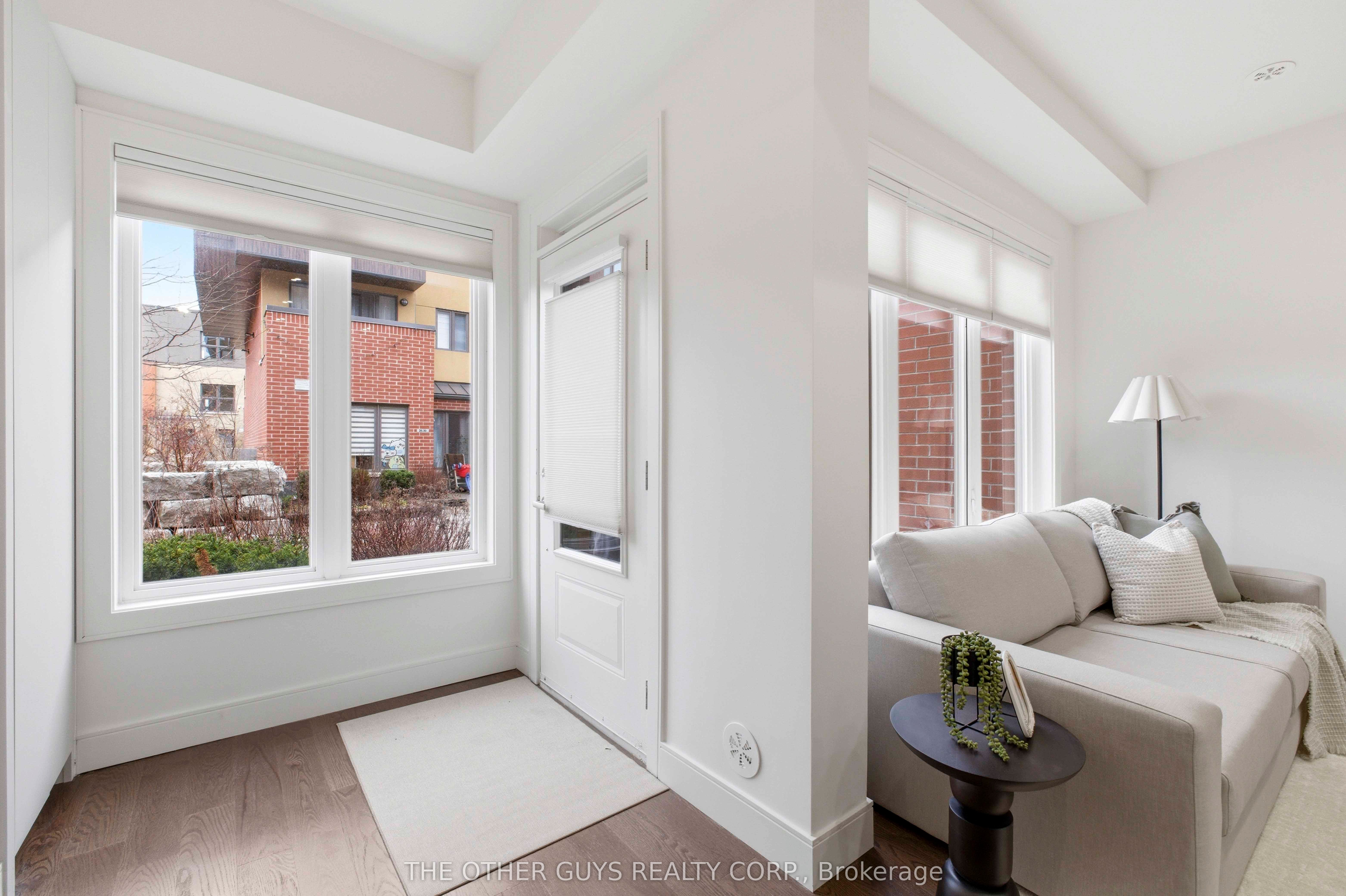 9R Clintwood Gate 18, Toronto, ON M3A 0A8