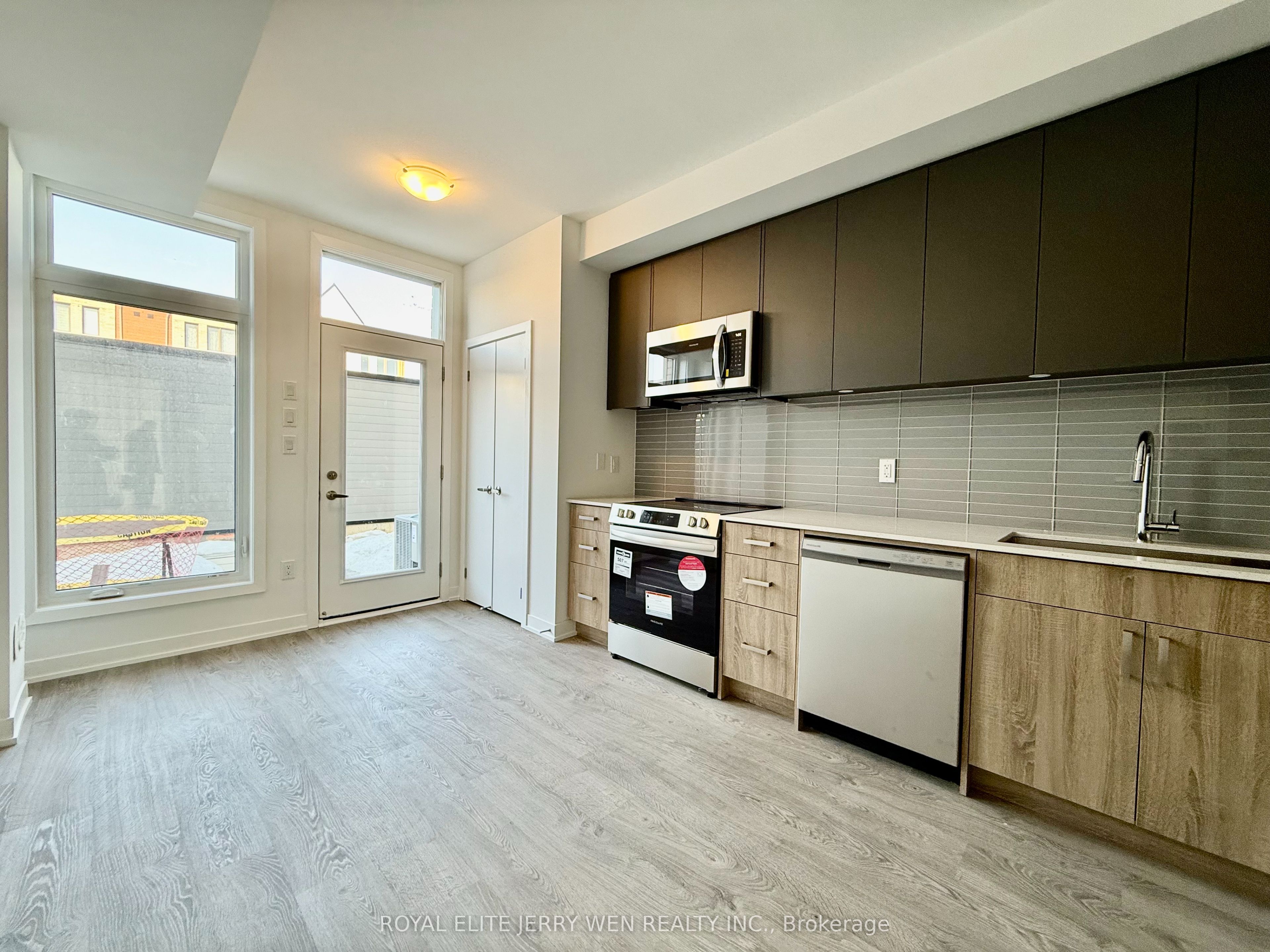 16 Turtle Island Road, Toronto, ON M6A 0G2